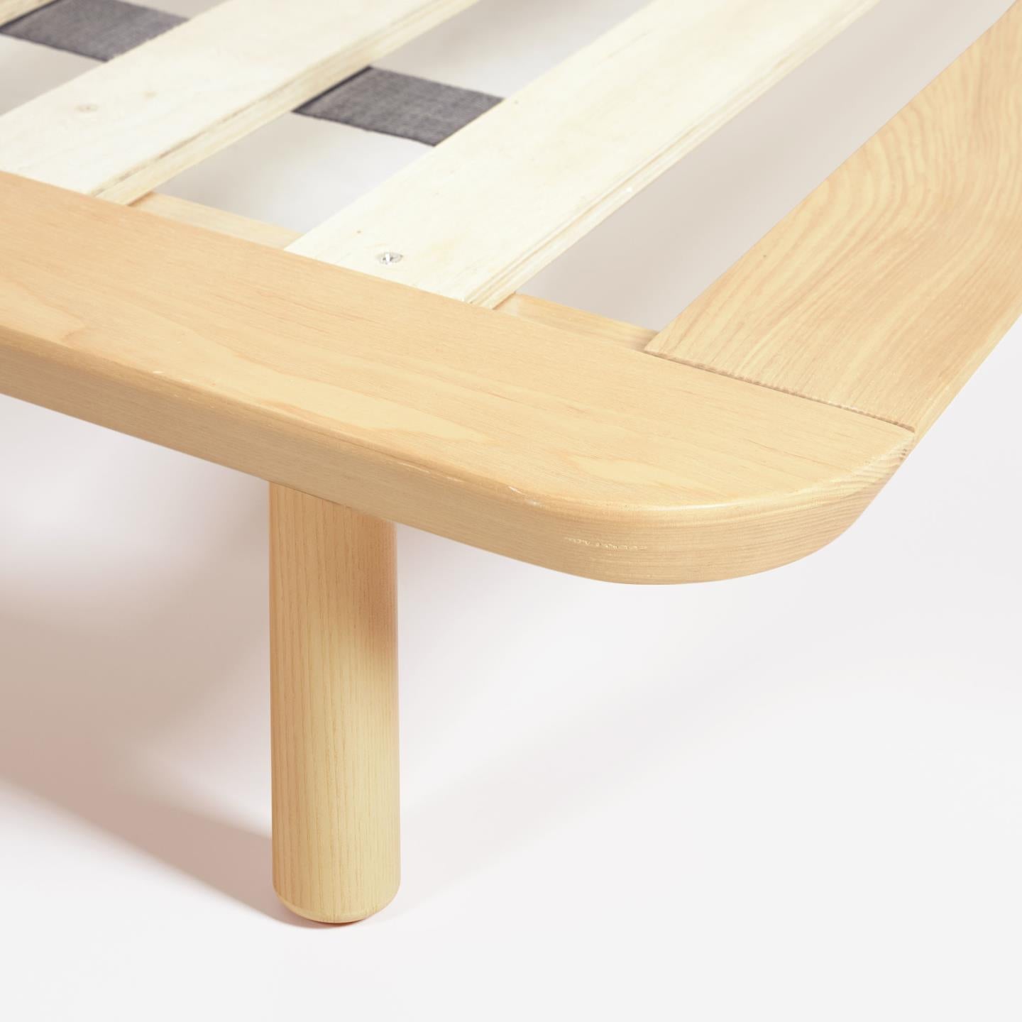 Łóżko ANIELLE lite drewno jesionowe La Forma    Eye on Design