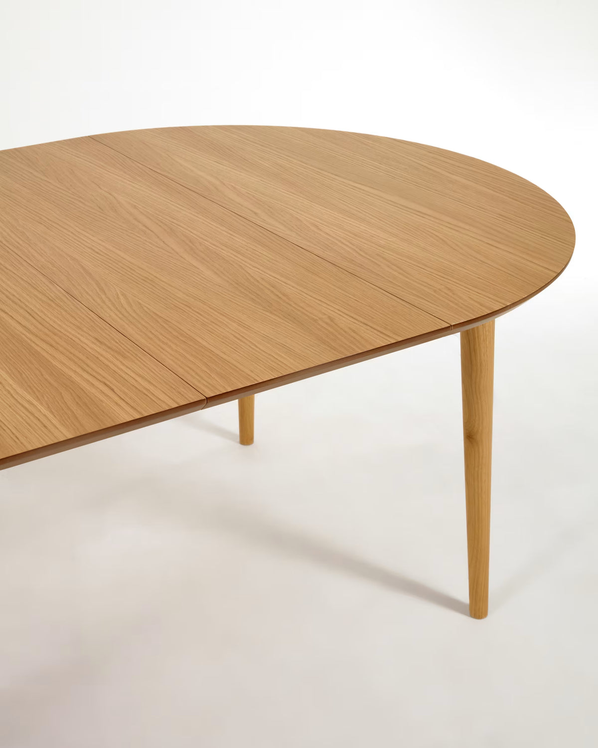 Ovale uitschuifbare tafel OQUI eikenfineer
