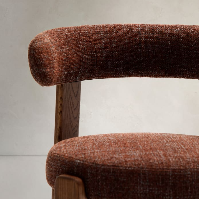 Stoel GRANITE bruin chenille met een donkere essen basis