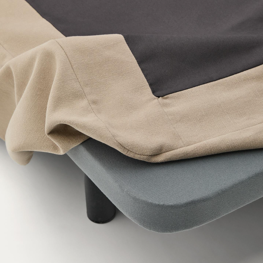 Die Basis des Jaira -Beige -Bettes