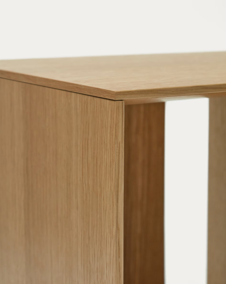 Ein Regal von 2-modularer Litto-Eichenfurnier