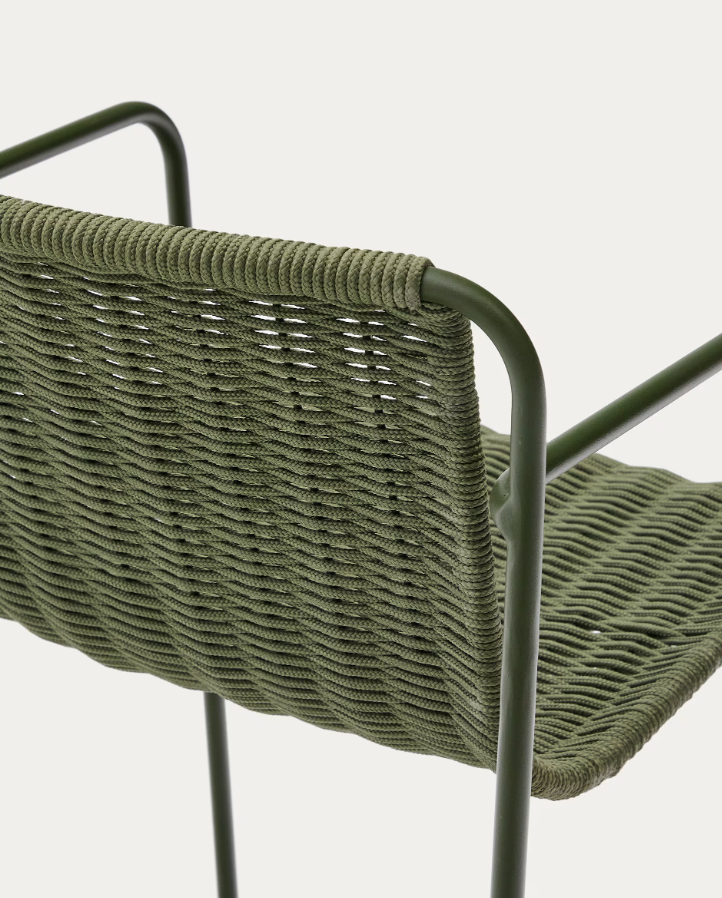 External Hocker Maurina Zielony with a green steel base