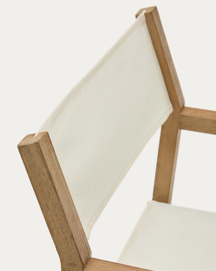 Villara White External Chair mit einer Akazienbasis
