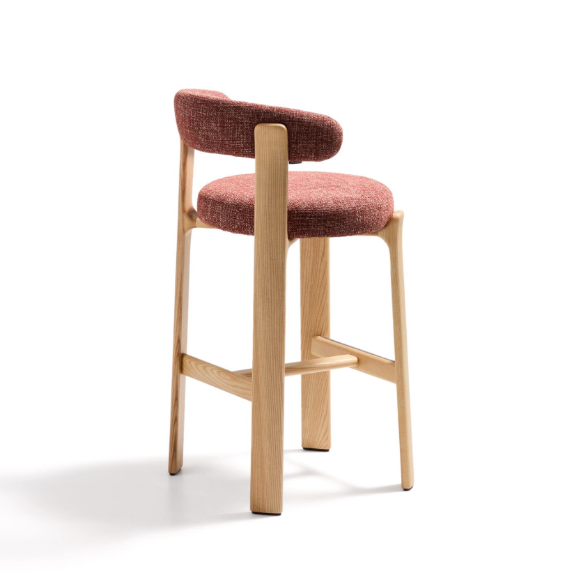 Hocker GRANITE rode chenille met een essen basis