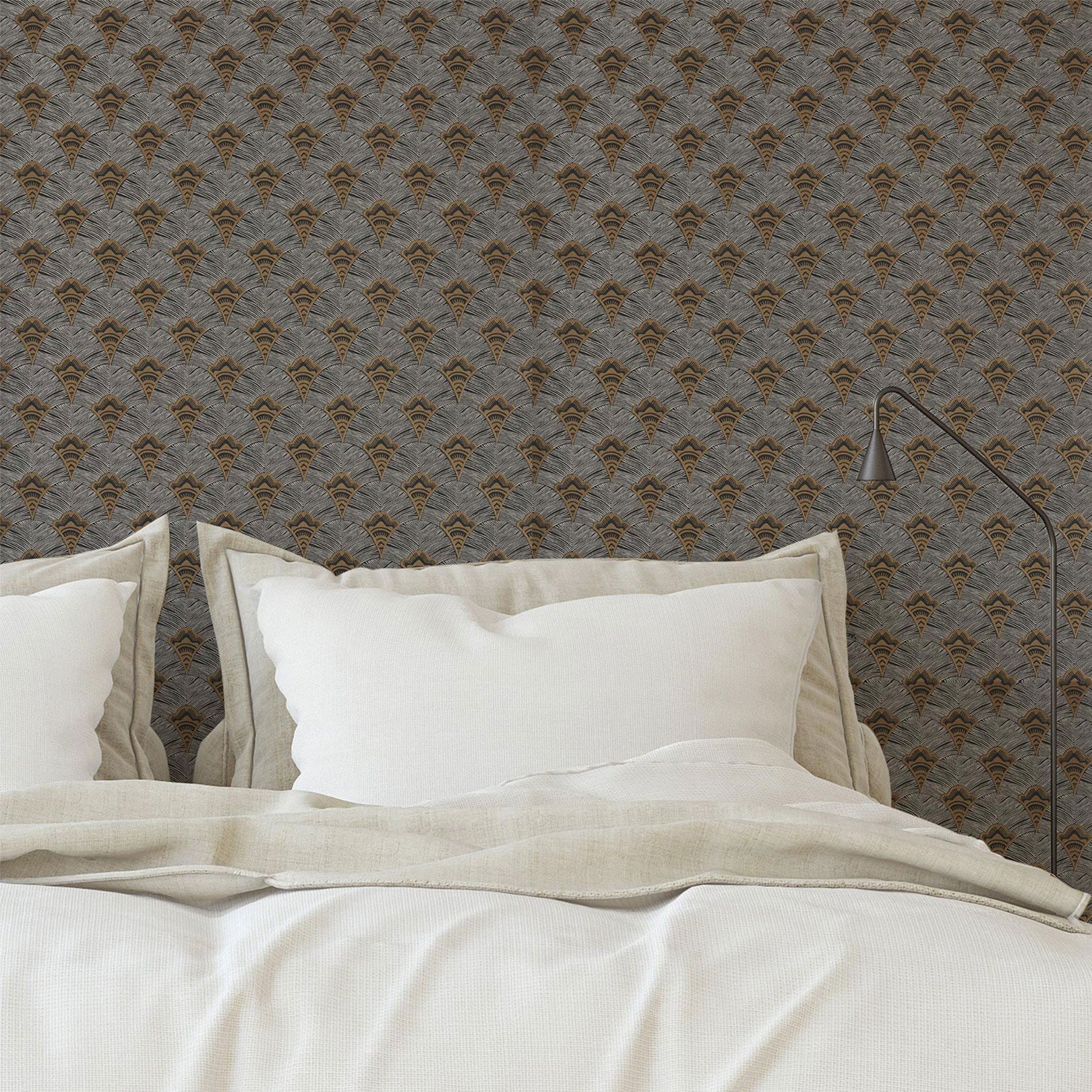 Structuurtapijt met abstracte waaierpatroon ADENIUM - NOIR zwart met goud