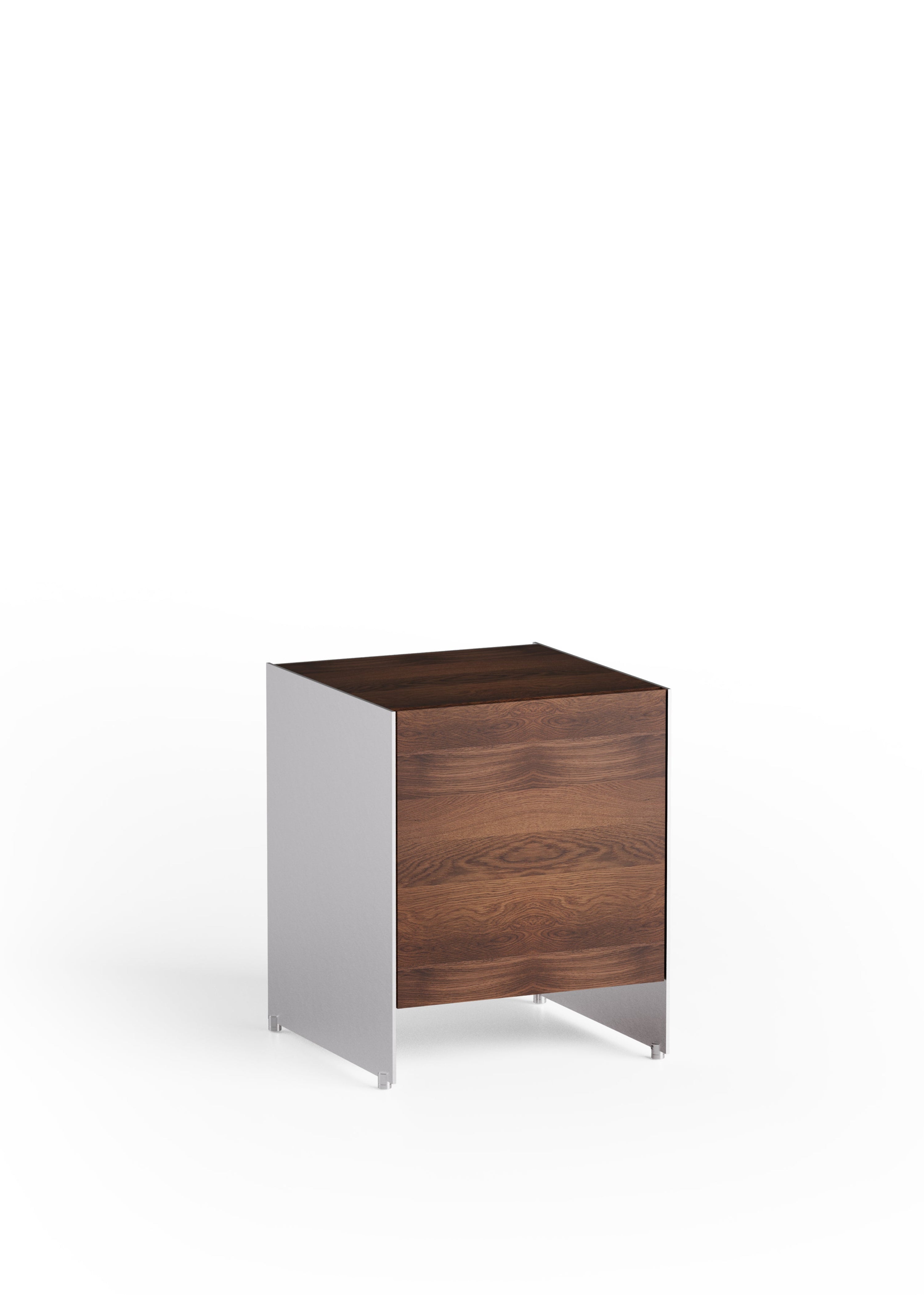 ALOXX 40 kast van donker eikenhout met aluminium afwerking