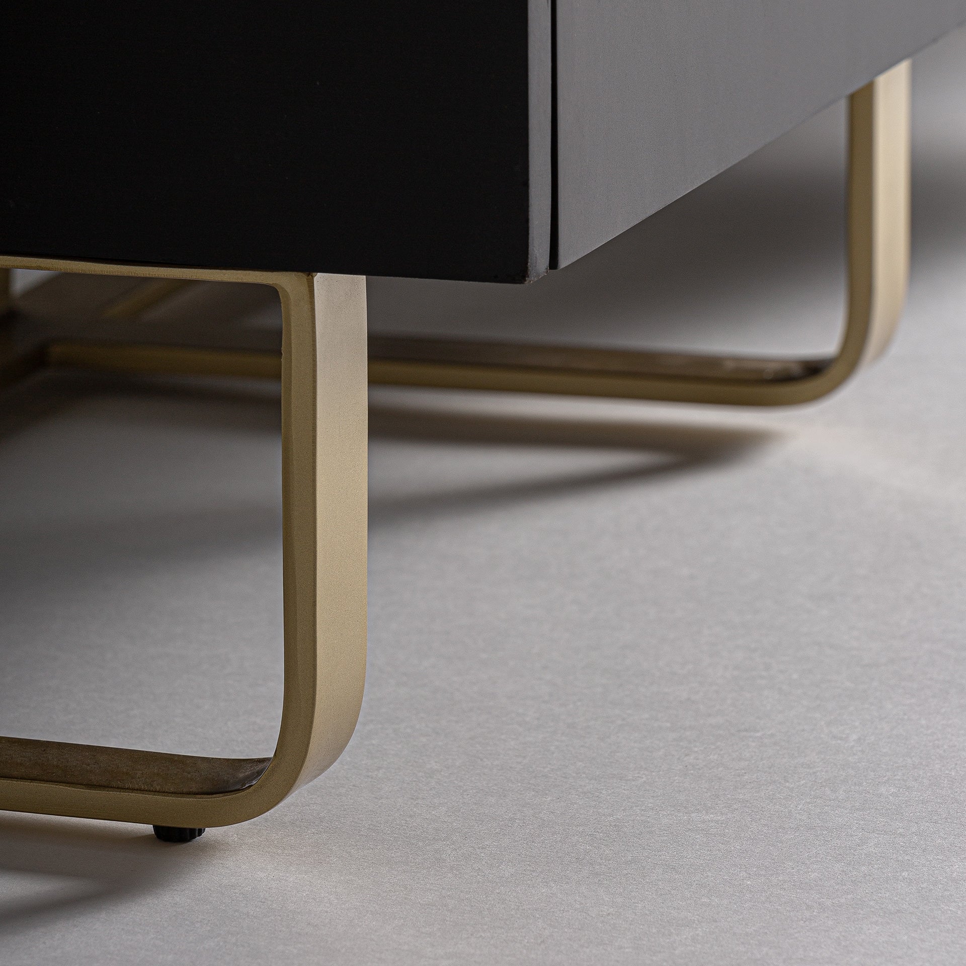 Kommode GATSBY schwarz mit weißem und goldenem Finish