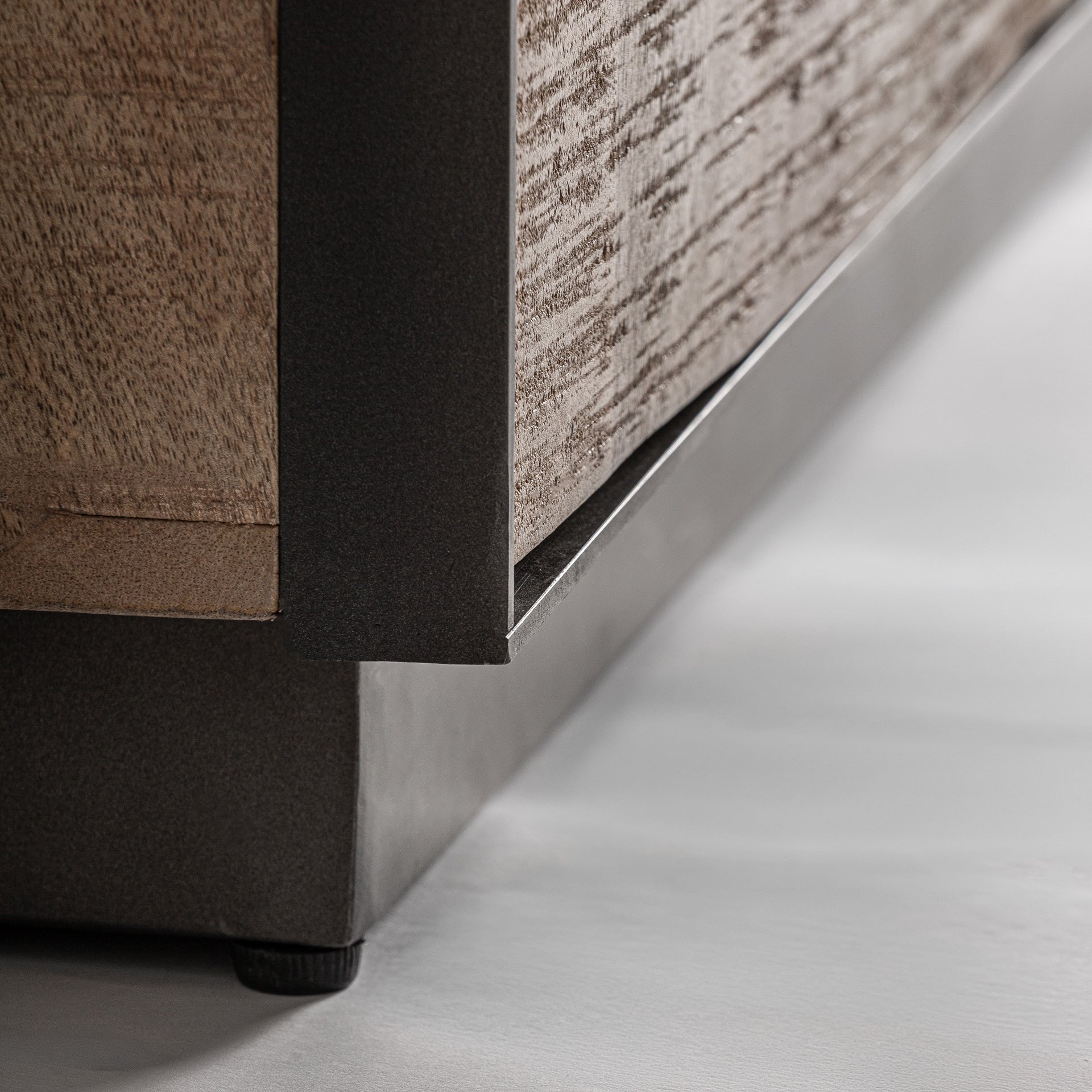 KREFELD Mango Wood Chest of Drawers with Iron Finish