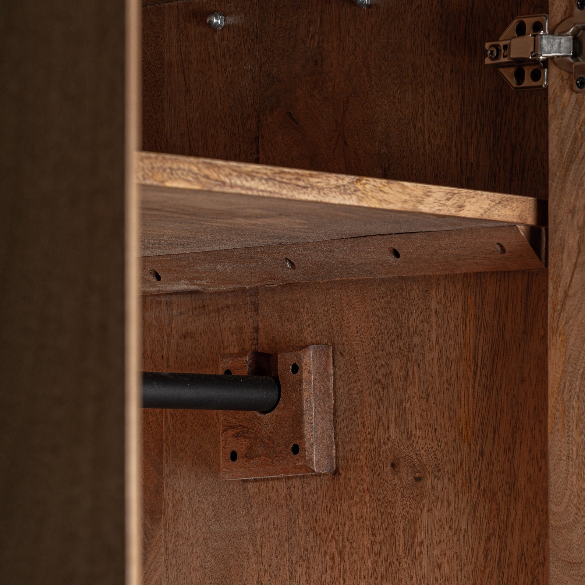 KILLEANY kast van mango-hout met metalen afwerking