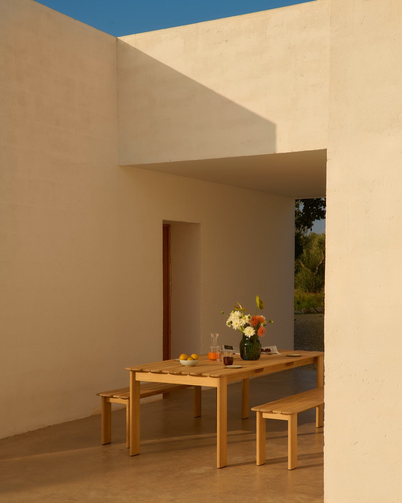 Buiten tafel ASSEMBLE teakhout