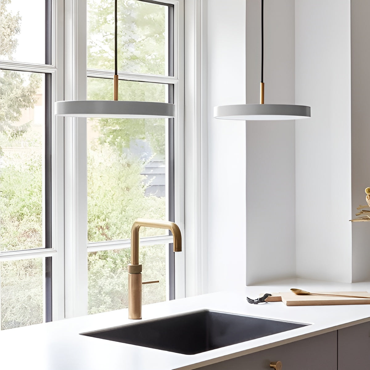 Pendelleuchte ASTERIA PLUS hellgrau mit goldener Einlage