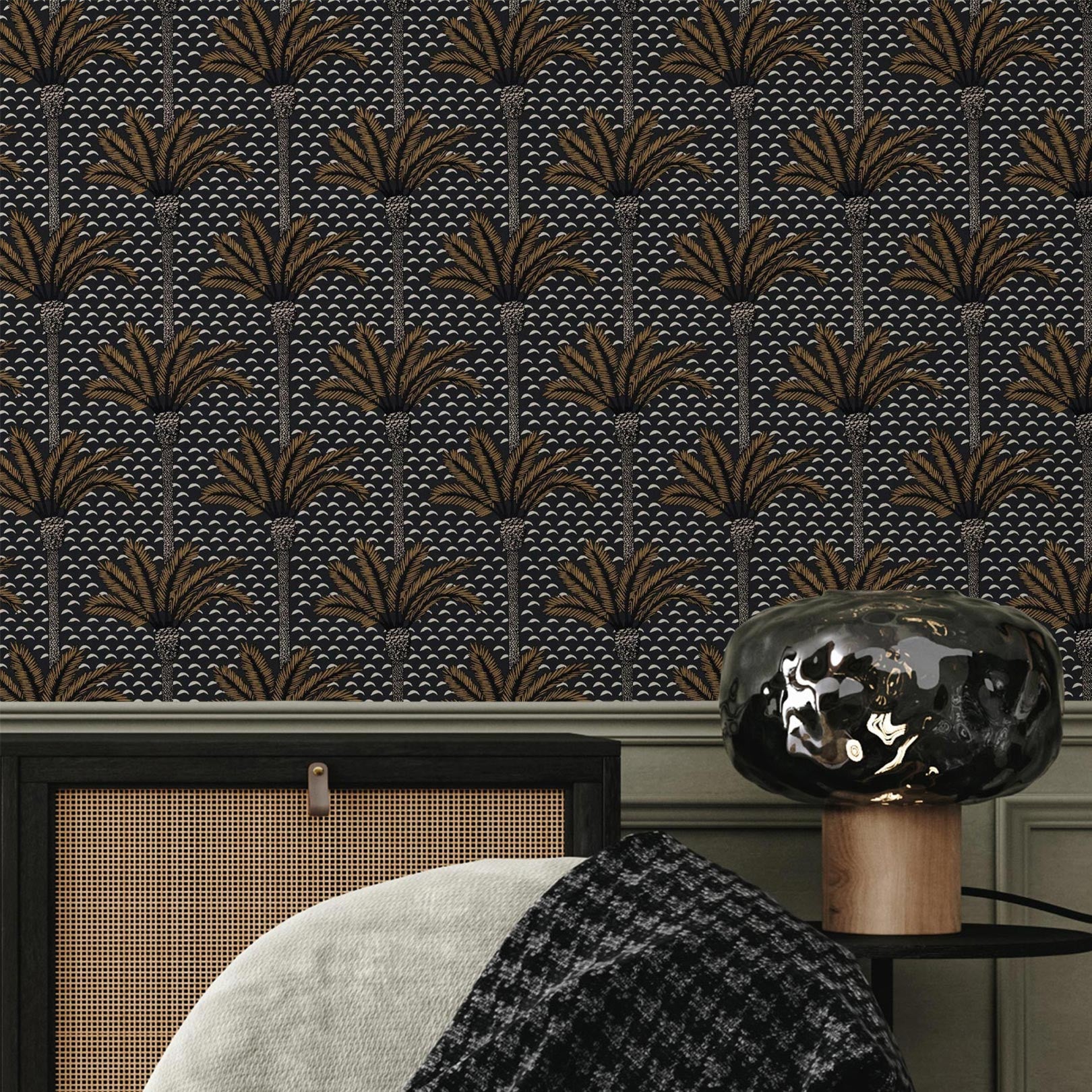 Structural wallpaper with a plant motif in palm ATLAS - CARBONE black with gold
