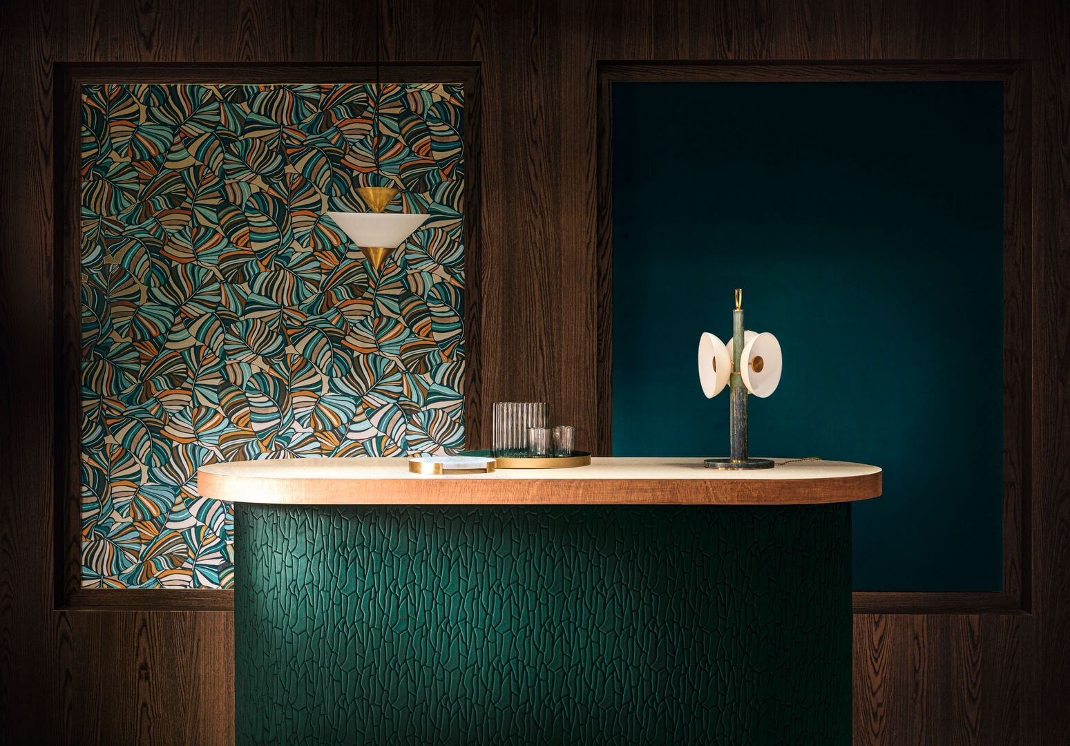 Textielbehang met tropisch bladerenmotief PACHIRA - CÉLADON groen met oranje