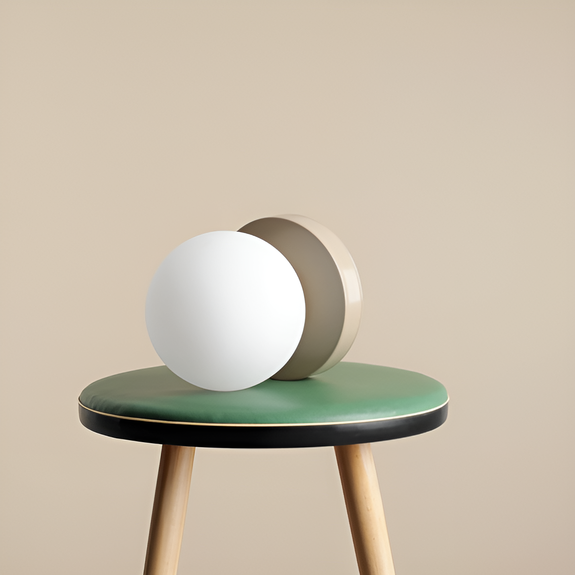 Ball beige table lamp