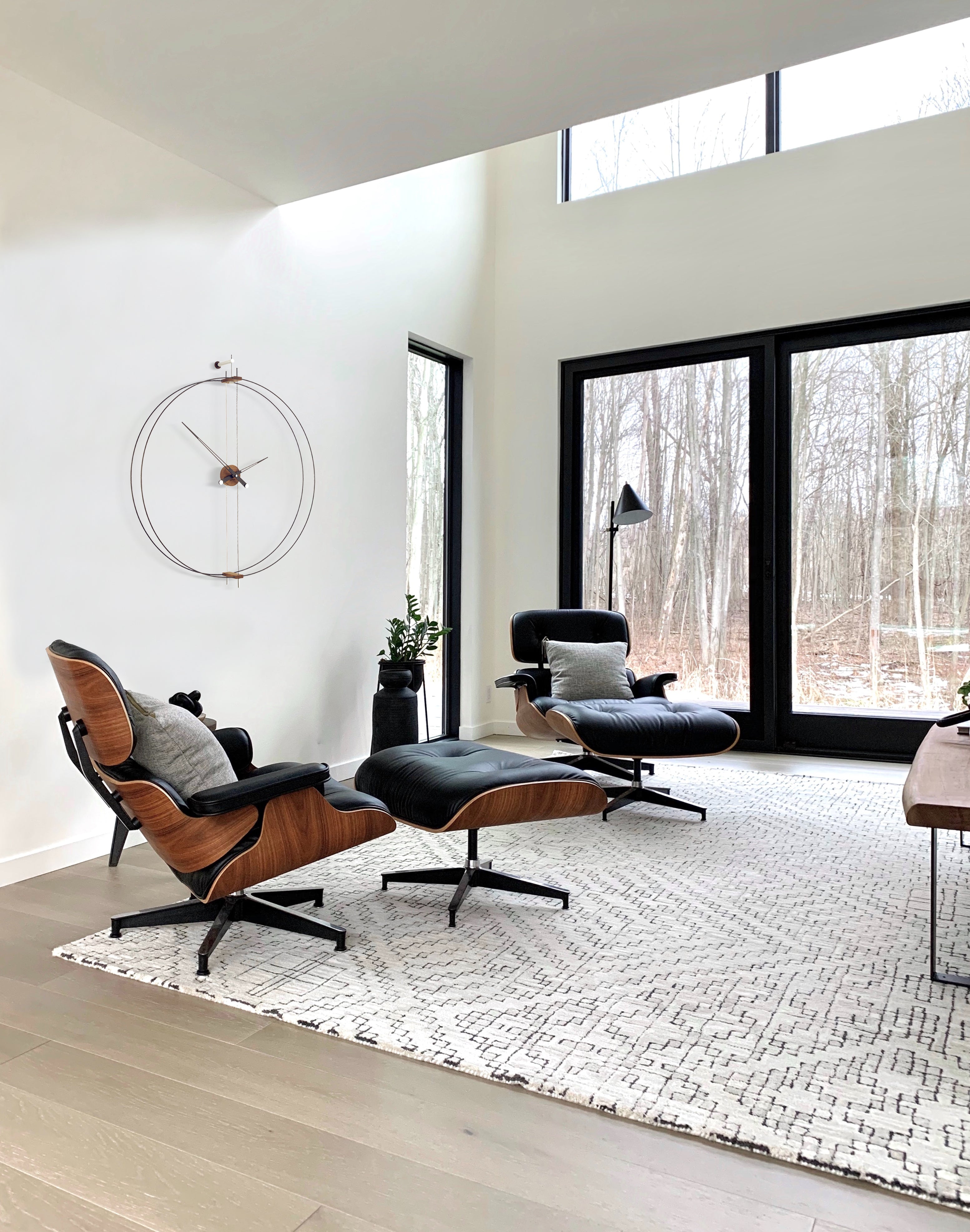 Wandklok BARCELONA notenhout met zwart en zilver