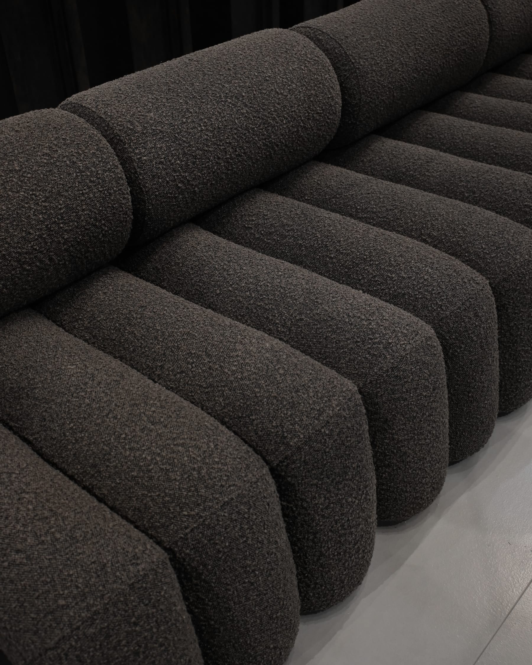 Fotel FOKU grijs-bruin boucle