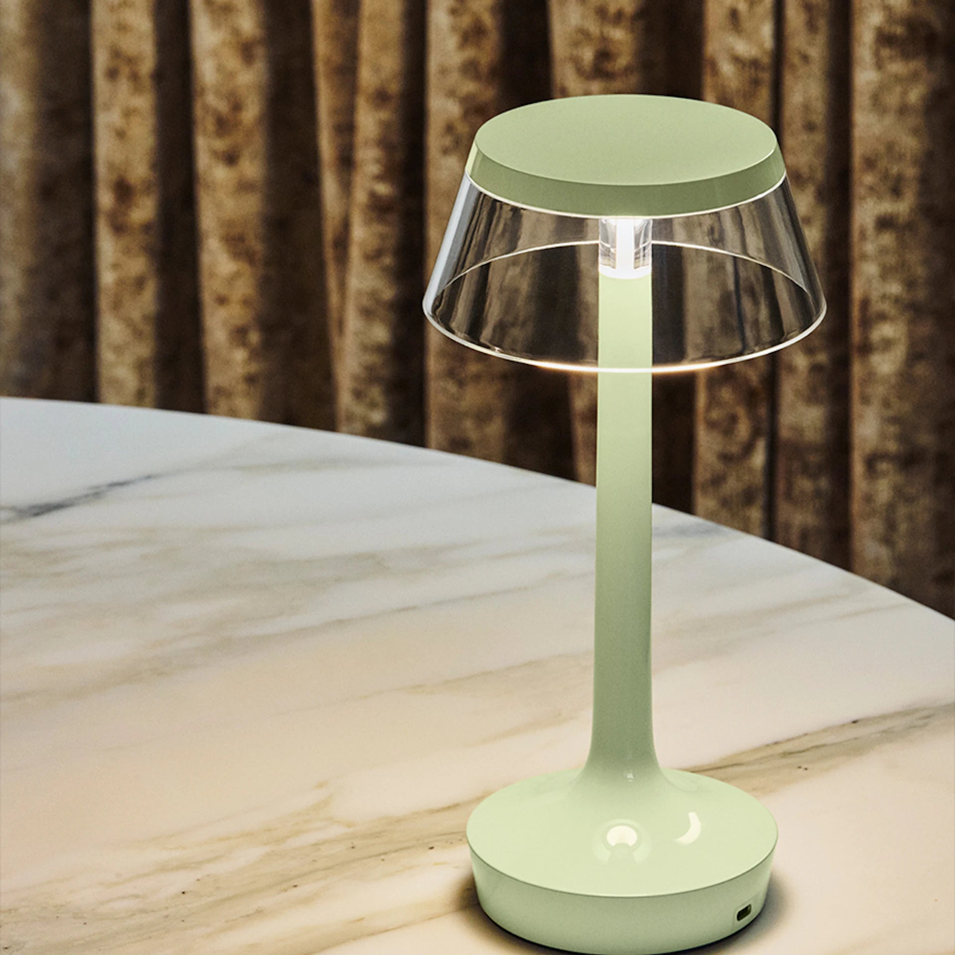 Tragbare Lampe BON JOUR UNPLUGGED grün mit transparentem Schirm