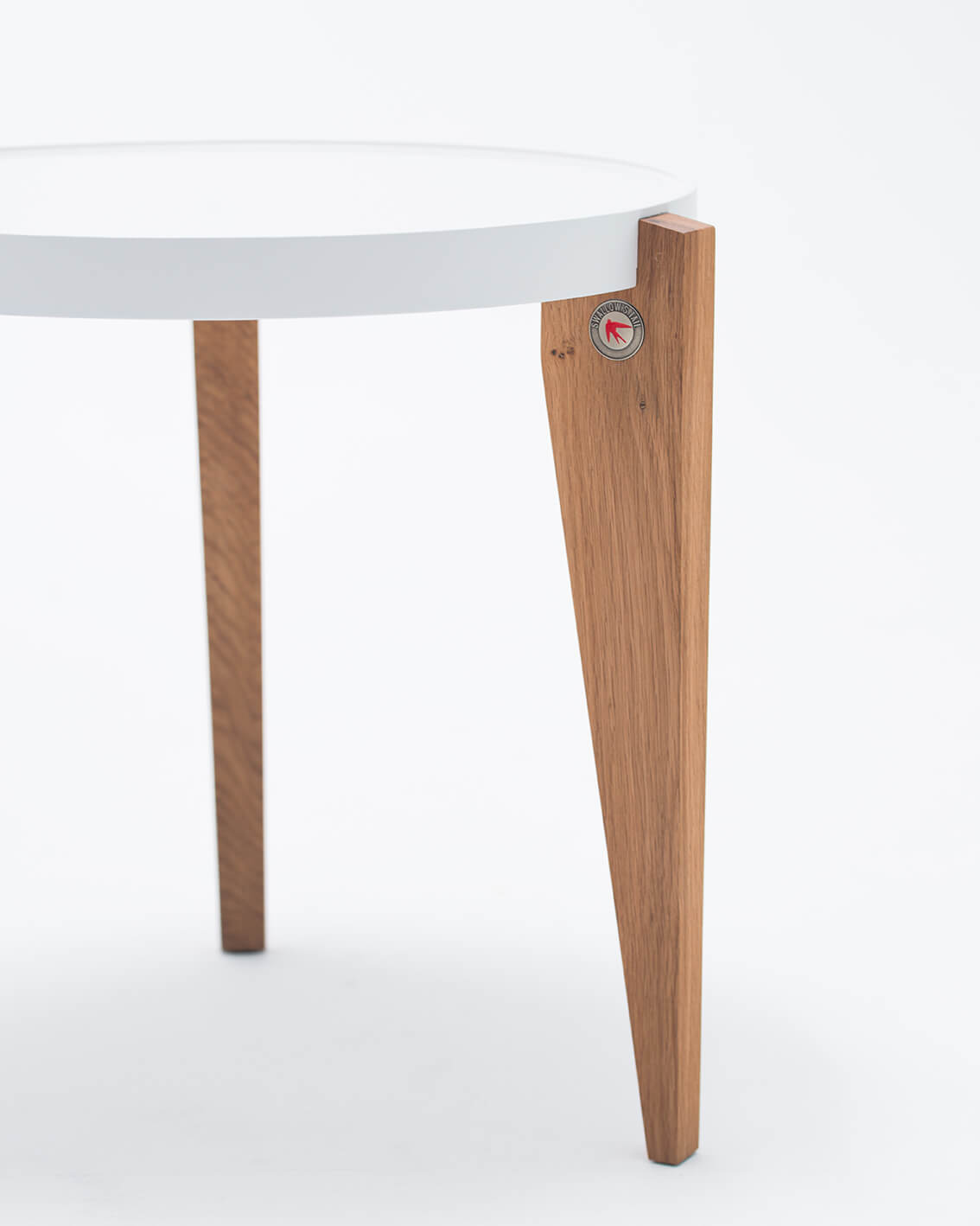 Tisch BONTRI mit weißer Platte und Holzgestell