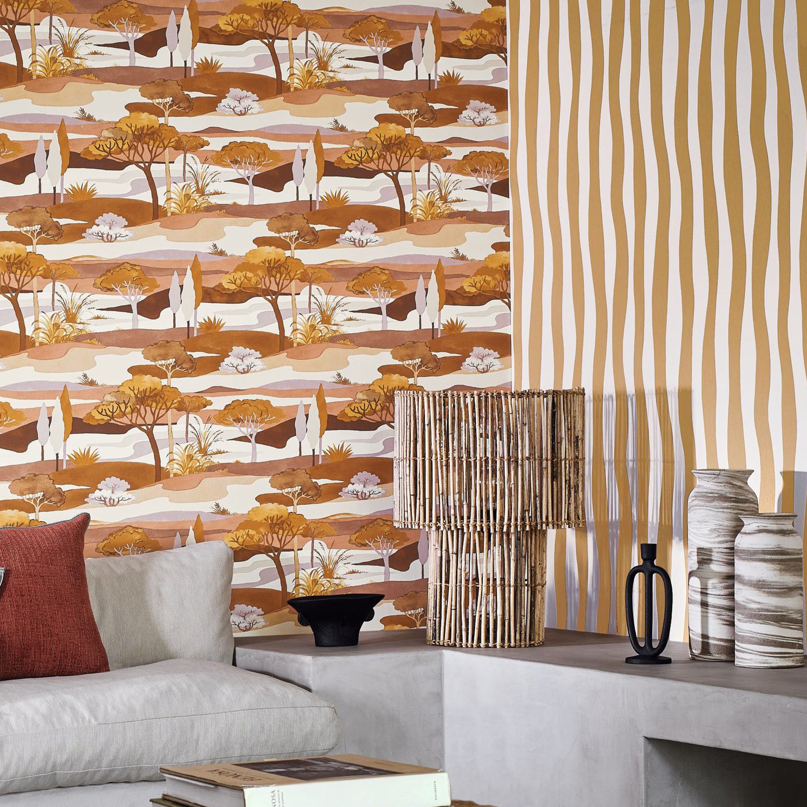 Behang met een landschap en plantmotief CAP FERRET - OCRE/NUDE oranje met beige