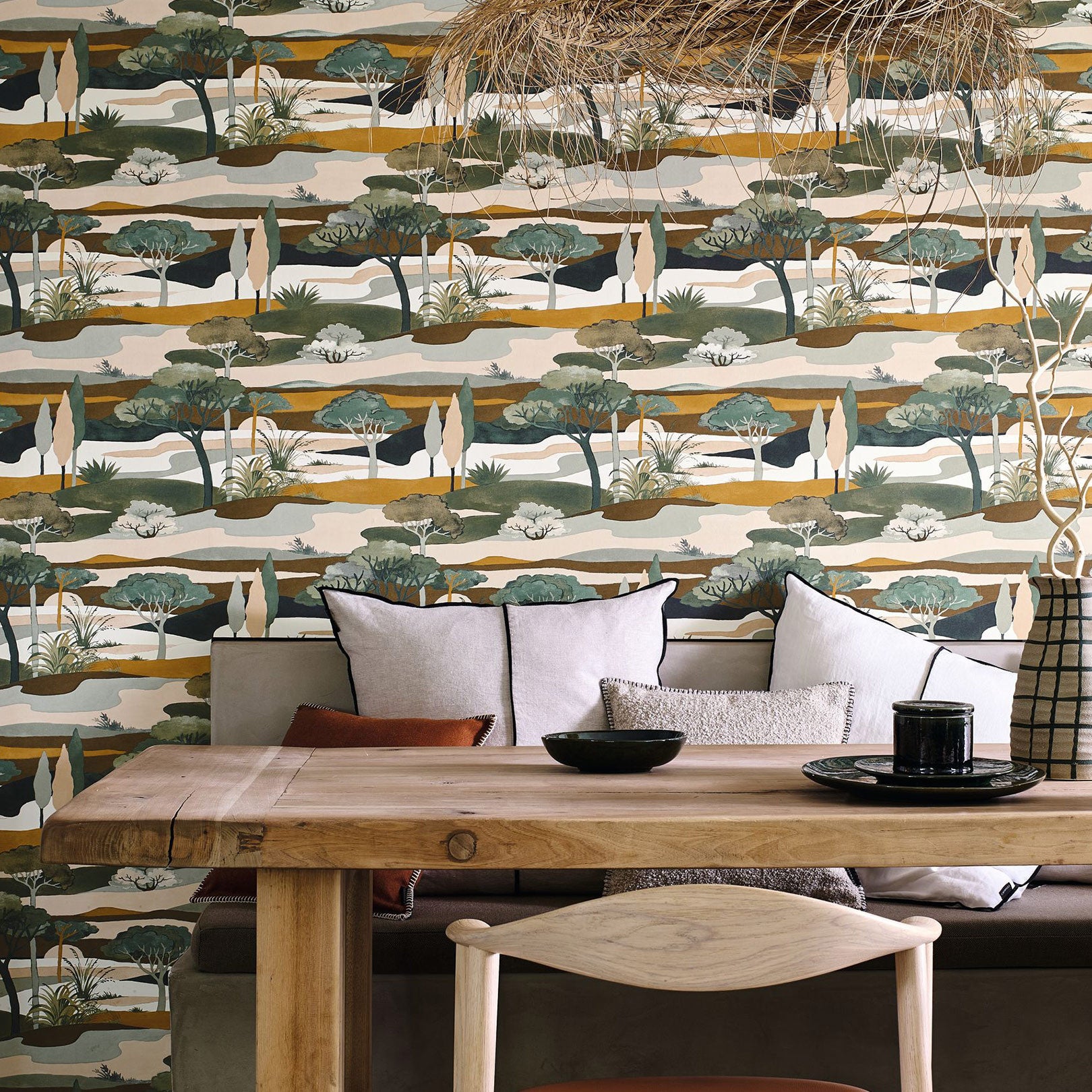 Tapete mit Landschaftsdesign und Pflanzenmotiv CAP FERRET - CYPRÈS/OCRE grün mit braun