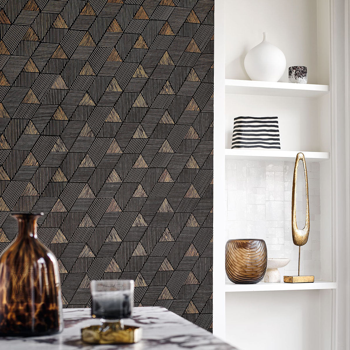 Structural wallpaper with geometric pattern MÉROÉ - WHITE/GOLD white with gold