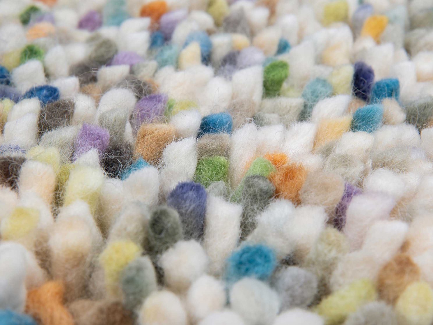 Multicolored DOTS rug with long pile