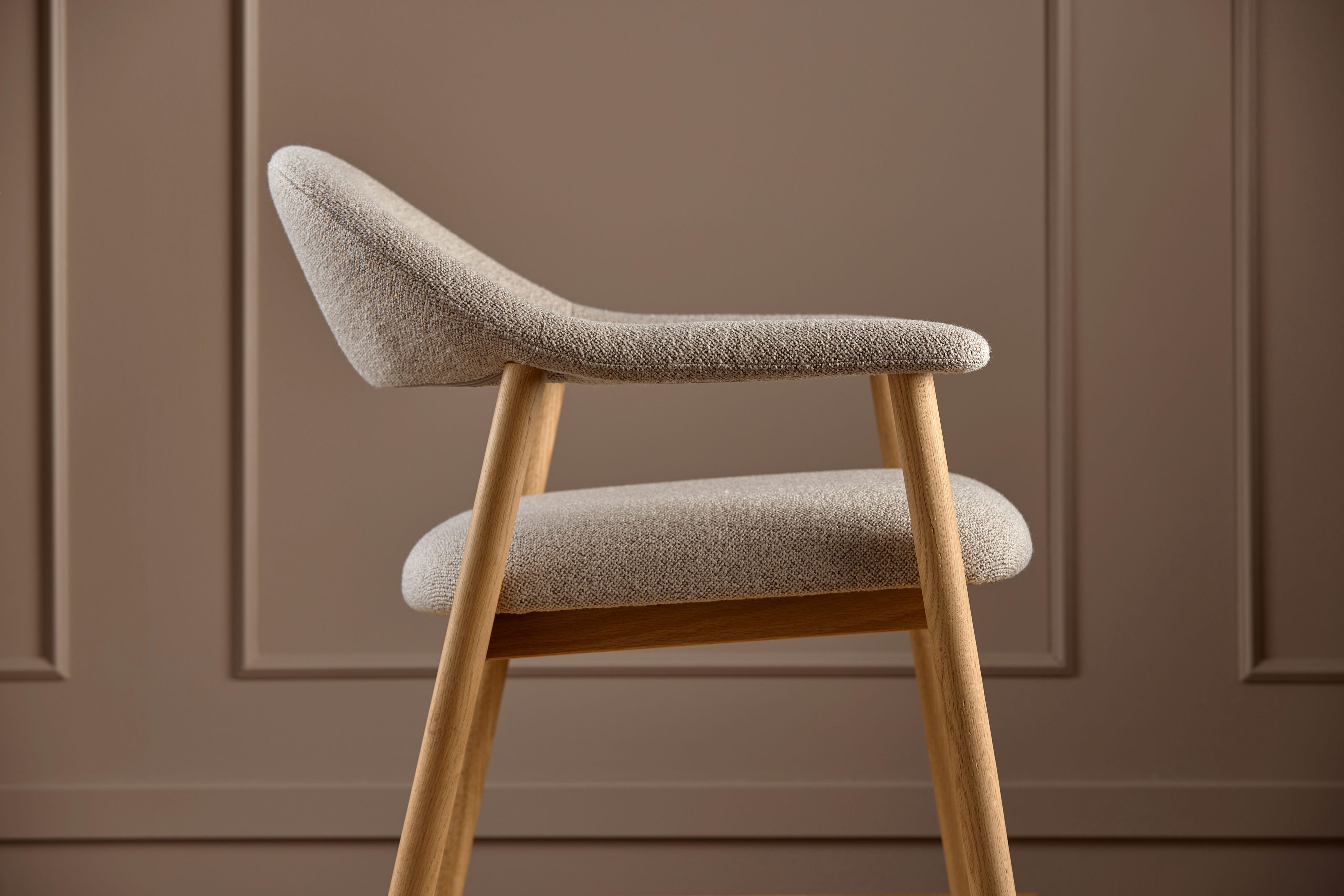 Addi beige armchair with an oak base
