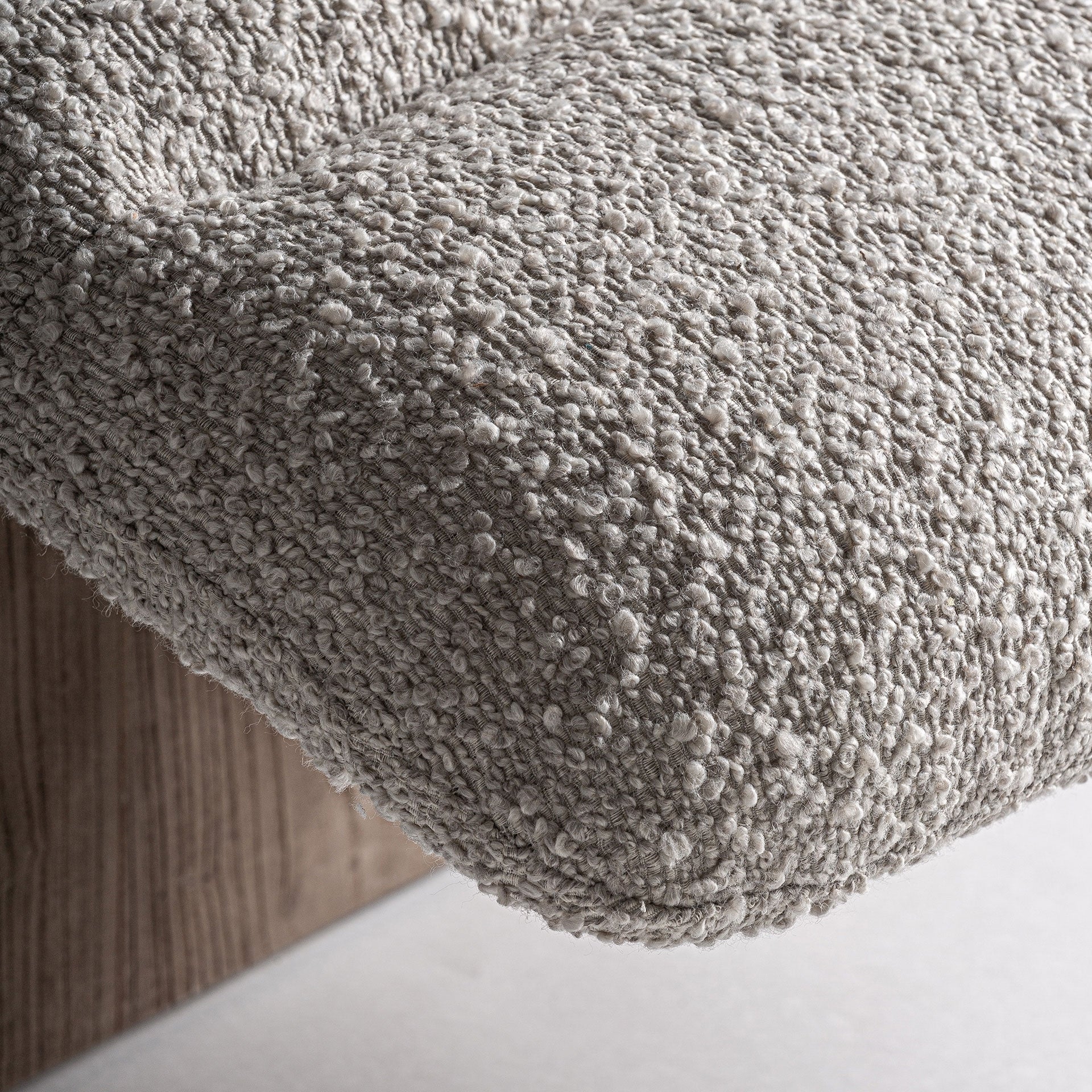 Szezlong JACQUARD beige met houten basis