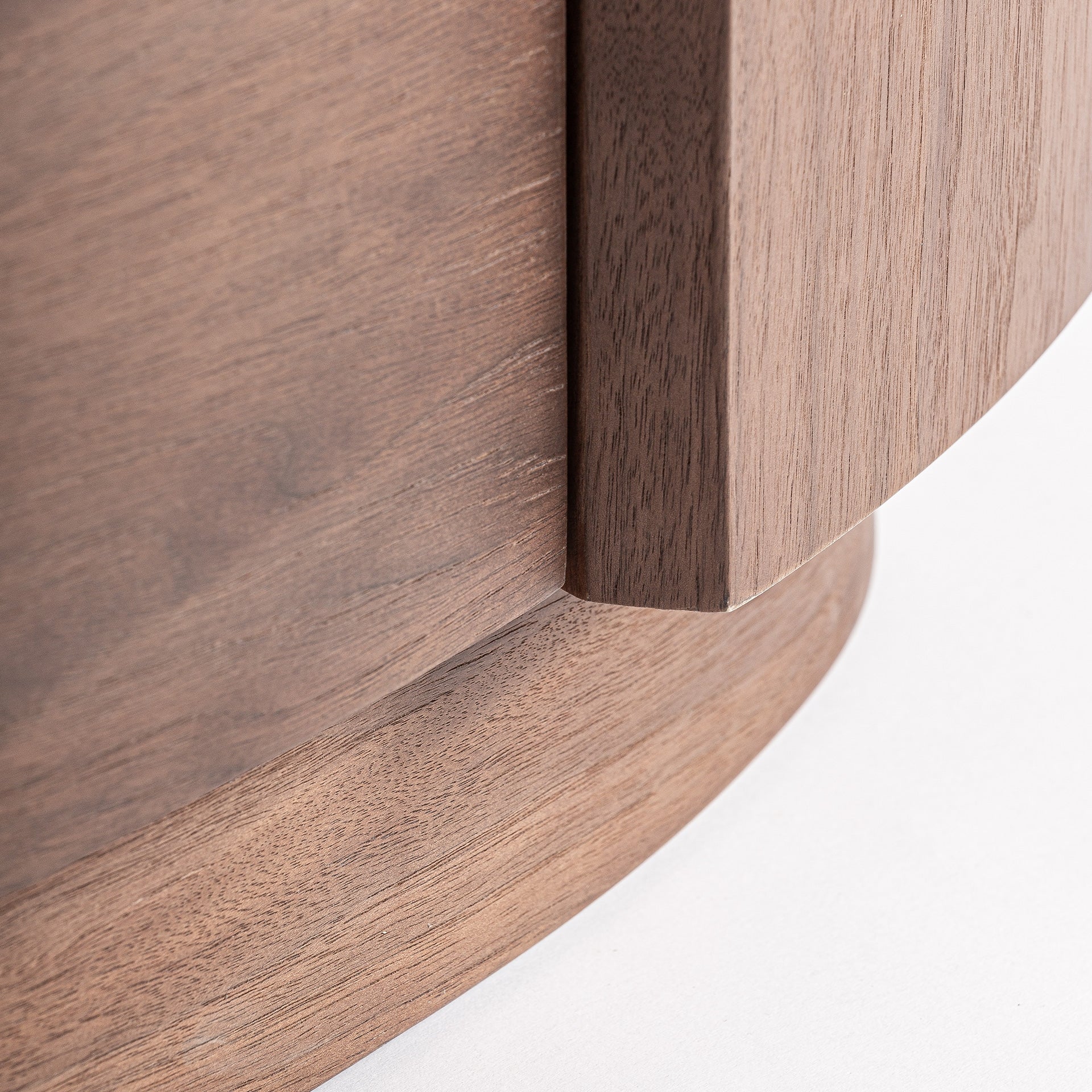 Ovale commode met lades STUETTA eikenfineer