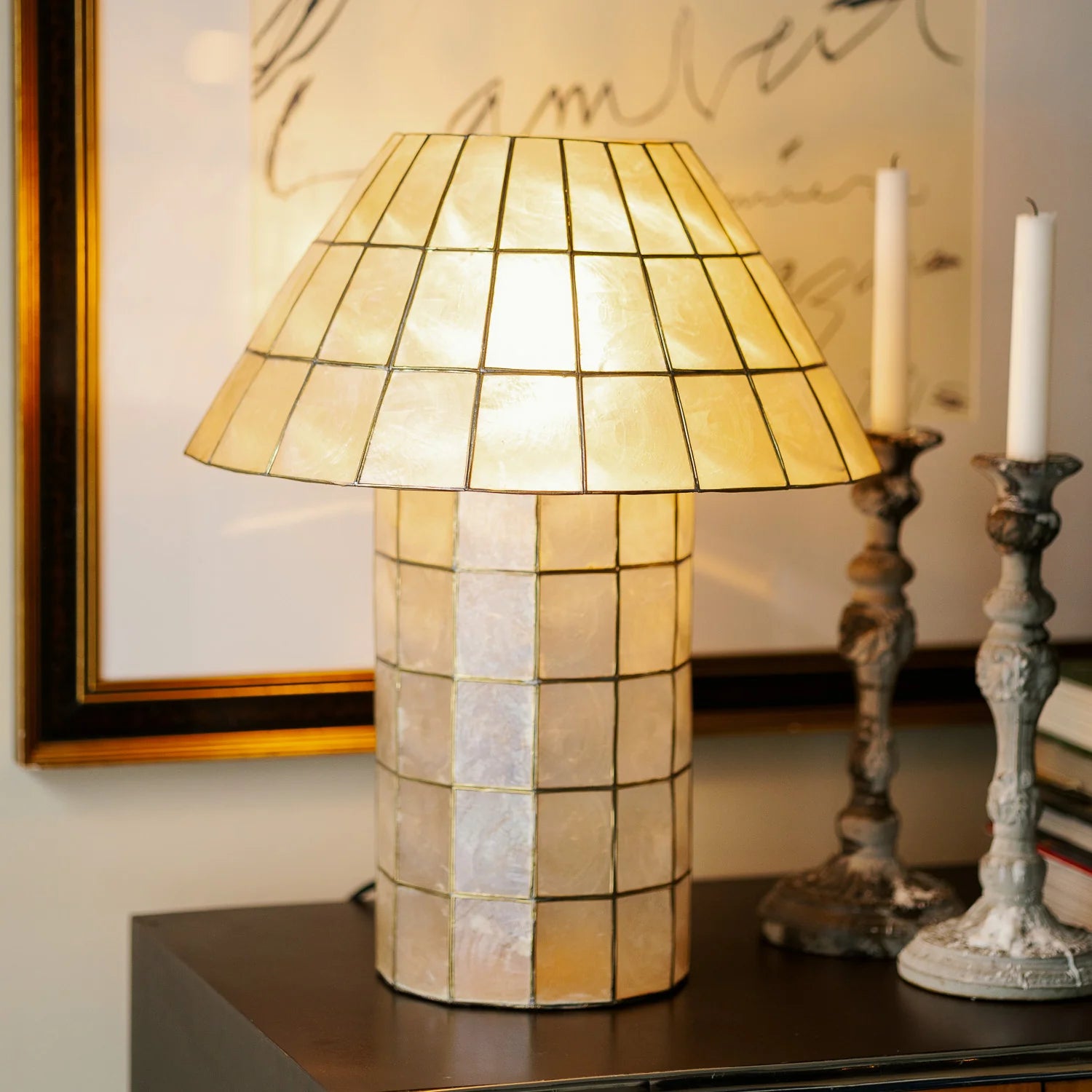 CORNELIA Capiz shell table lamp