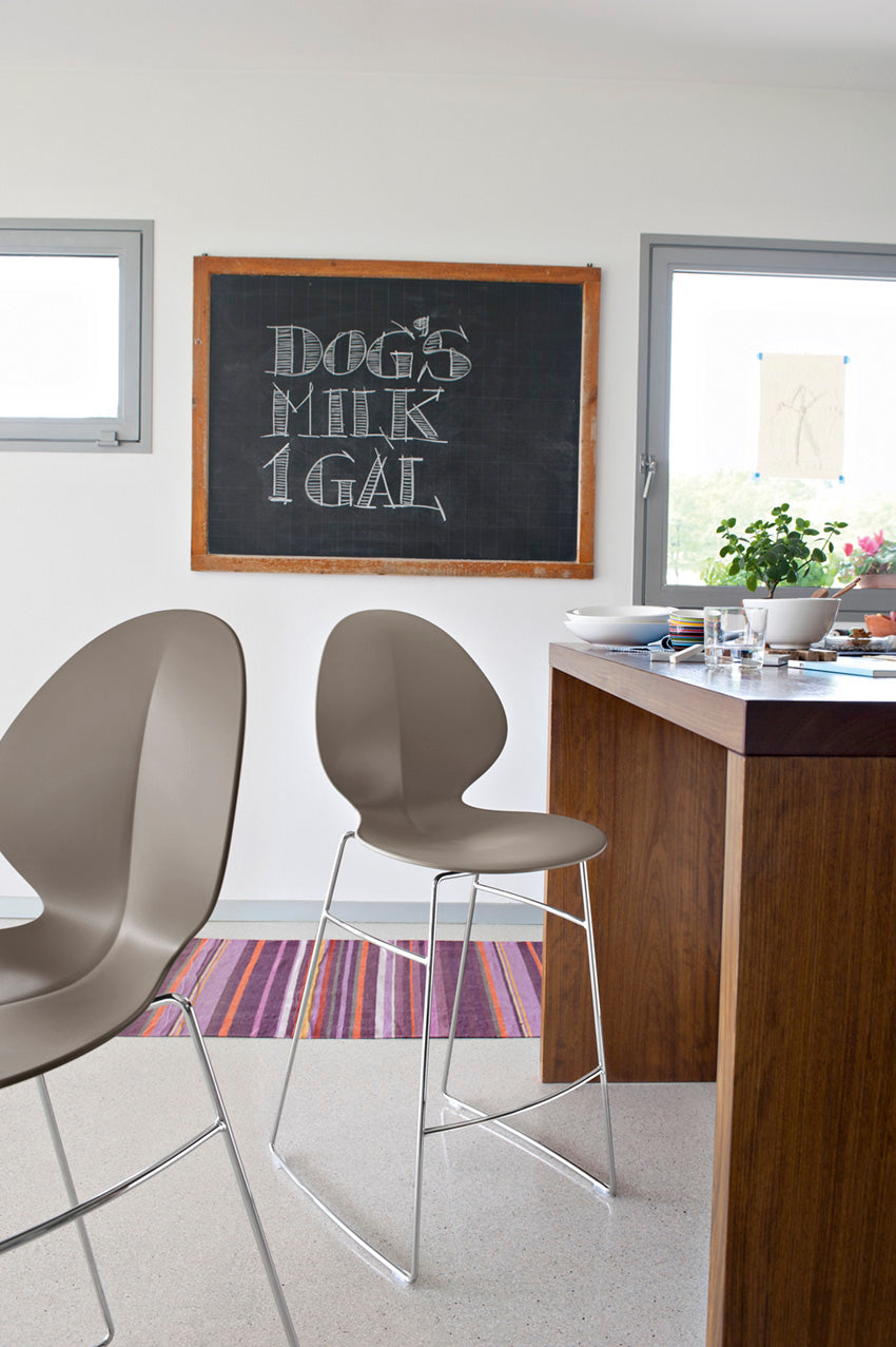 Barkruk BASIL blauwe zitting met verchroomde metalen voet