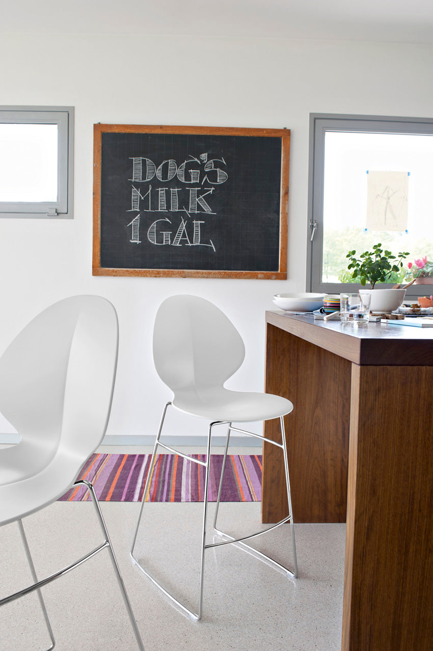 Barkruk BASIL blauwe zitting met verchroomde metalen voet