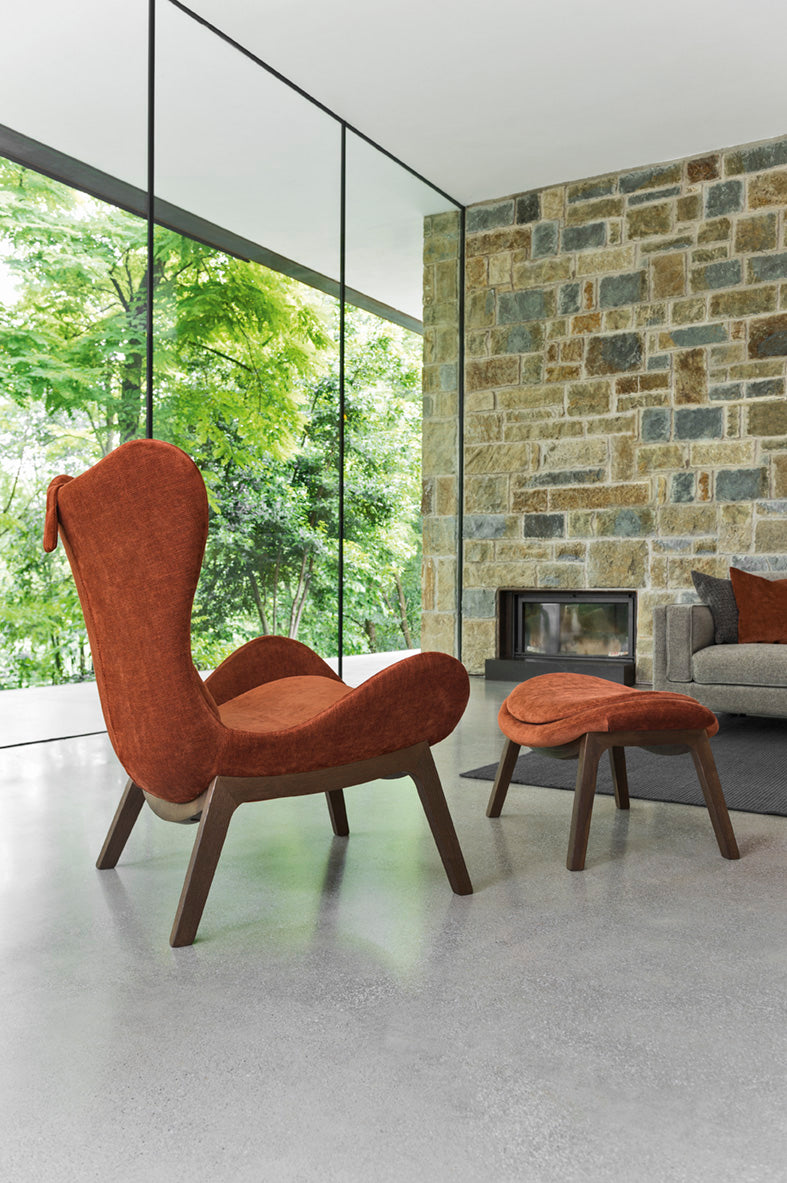 Polsterhocker LAZY mit dunklem Holzgestell