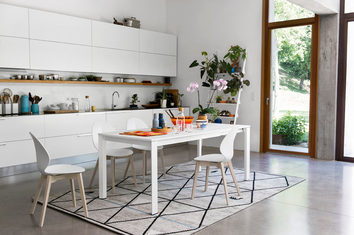 Stoel BASIL taupe zitting met gebleekte houten basis