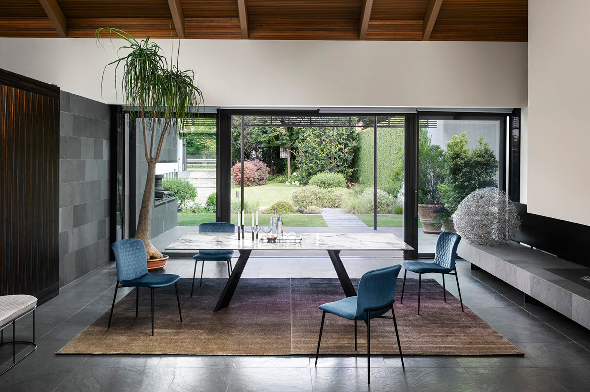 Sitzmöbel LOVE gepolstert mit goldenem Gestell