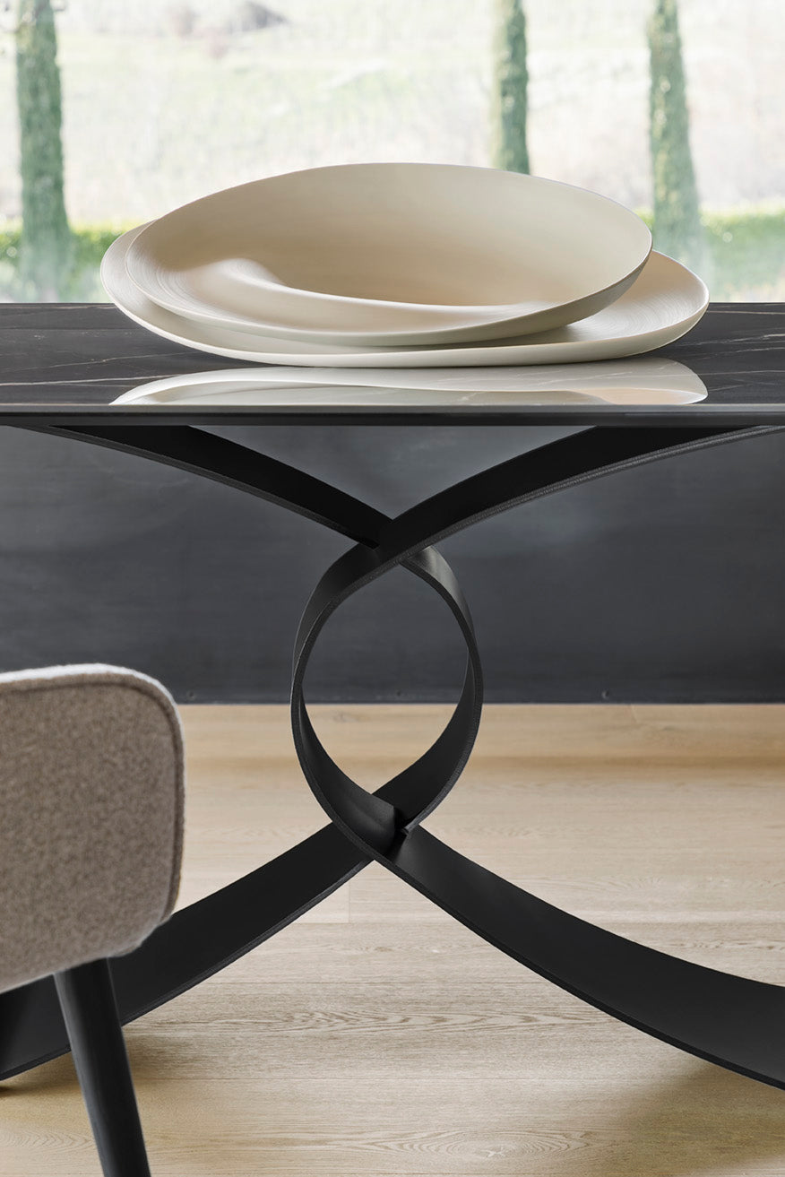 Stół BREEZE czarny blat z czarną podstawą do jadalni – Calligaris