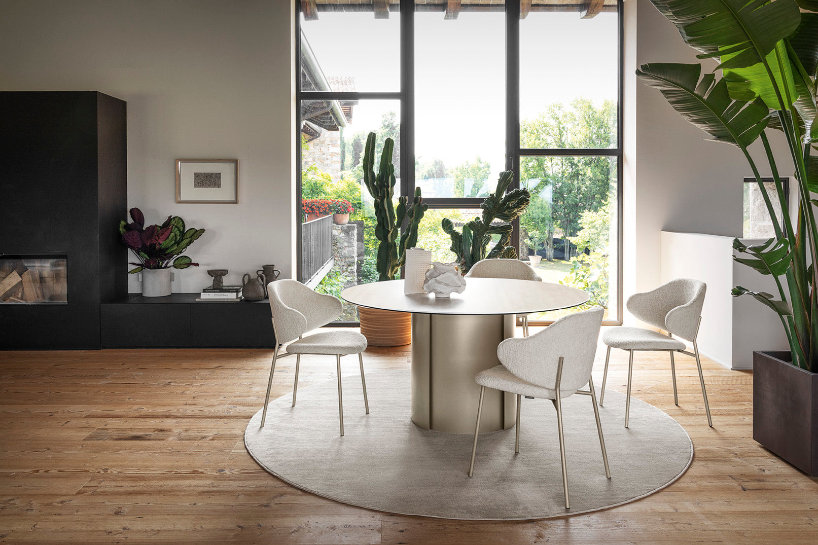 Ronde tafel YOROI zwart houten blad met zwarte basis