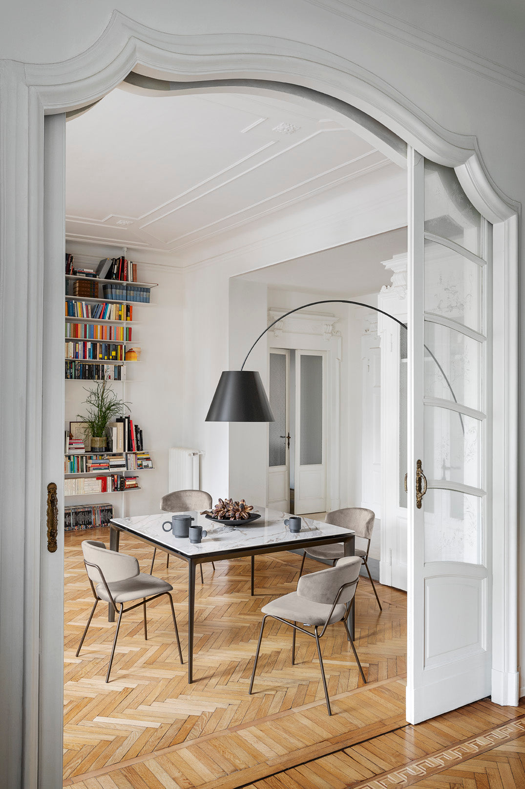 Extendable table BOMA with beige top and beige base