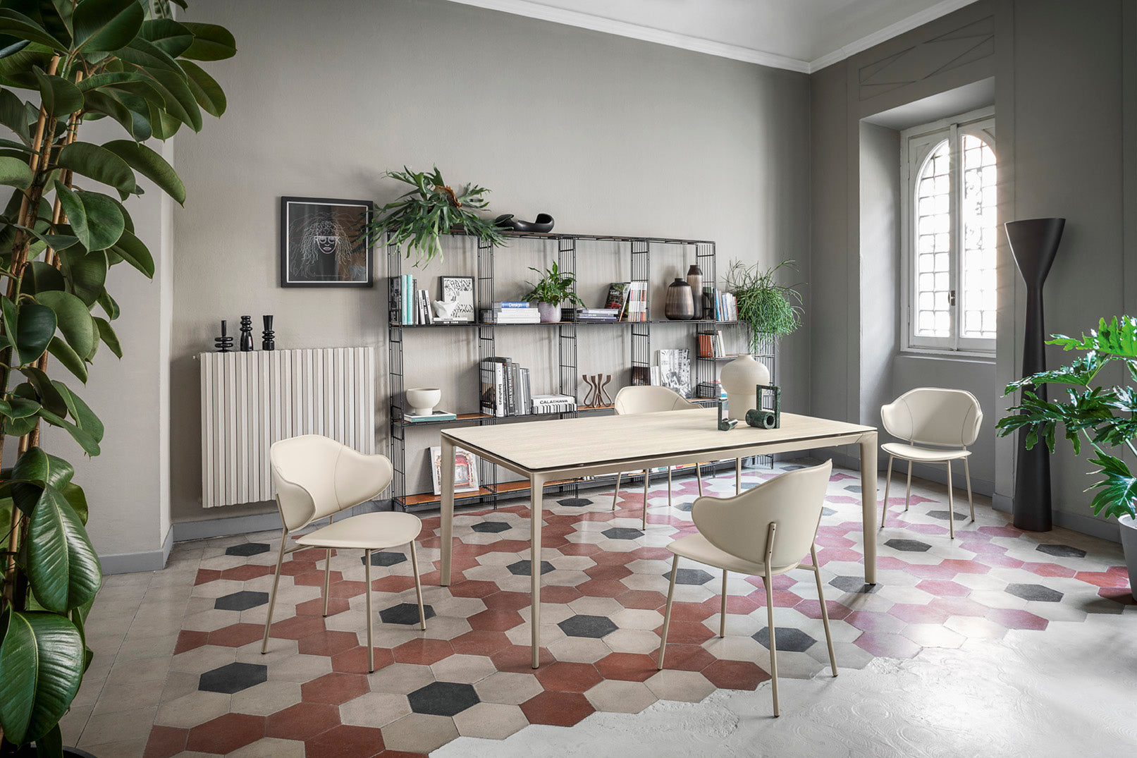 Extendable table BOMA with beige top and beige base