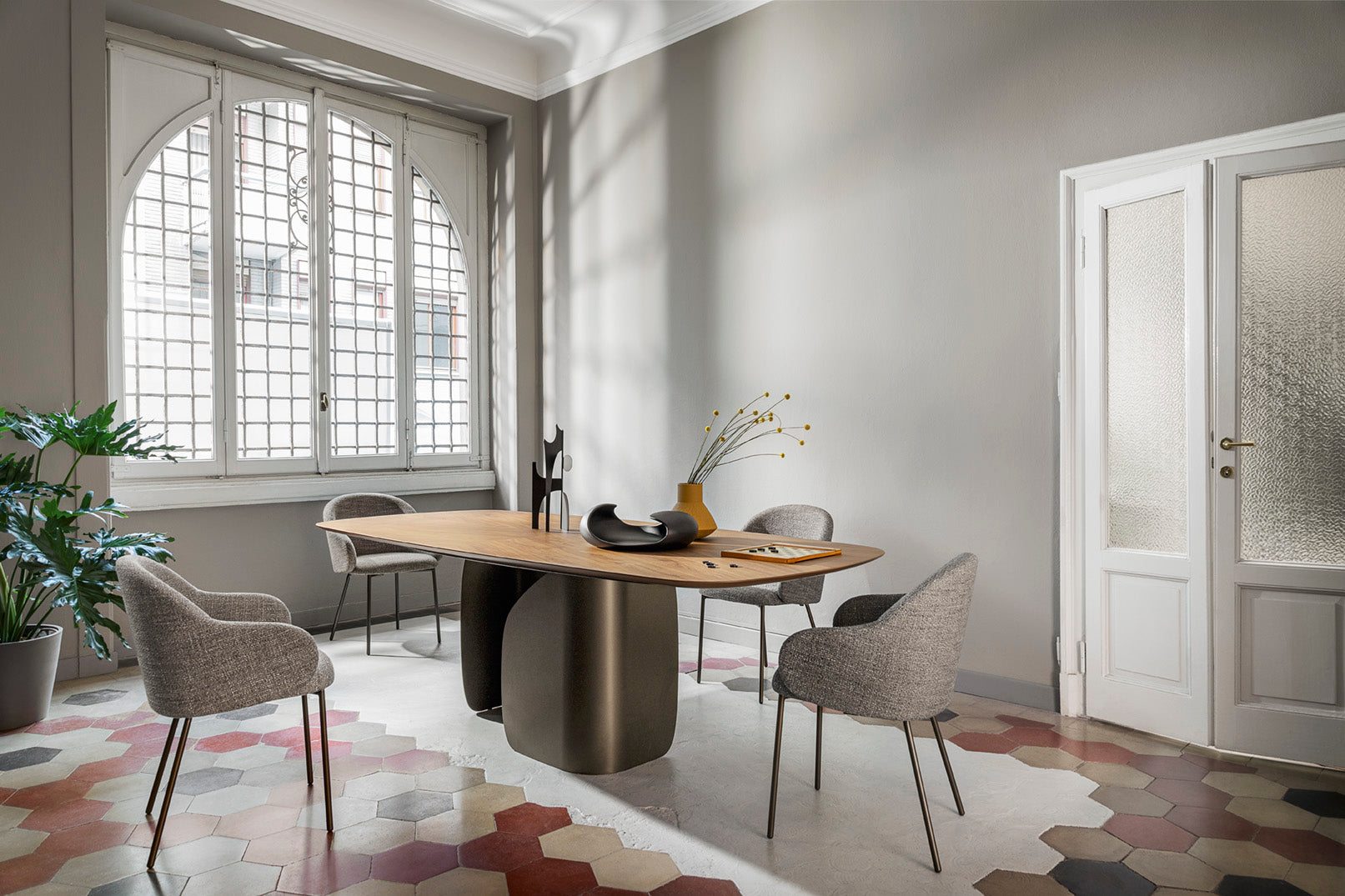 Tisch TWINS mit braunem Glasplatte und braunem Gestell