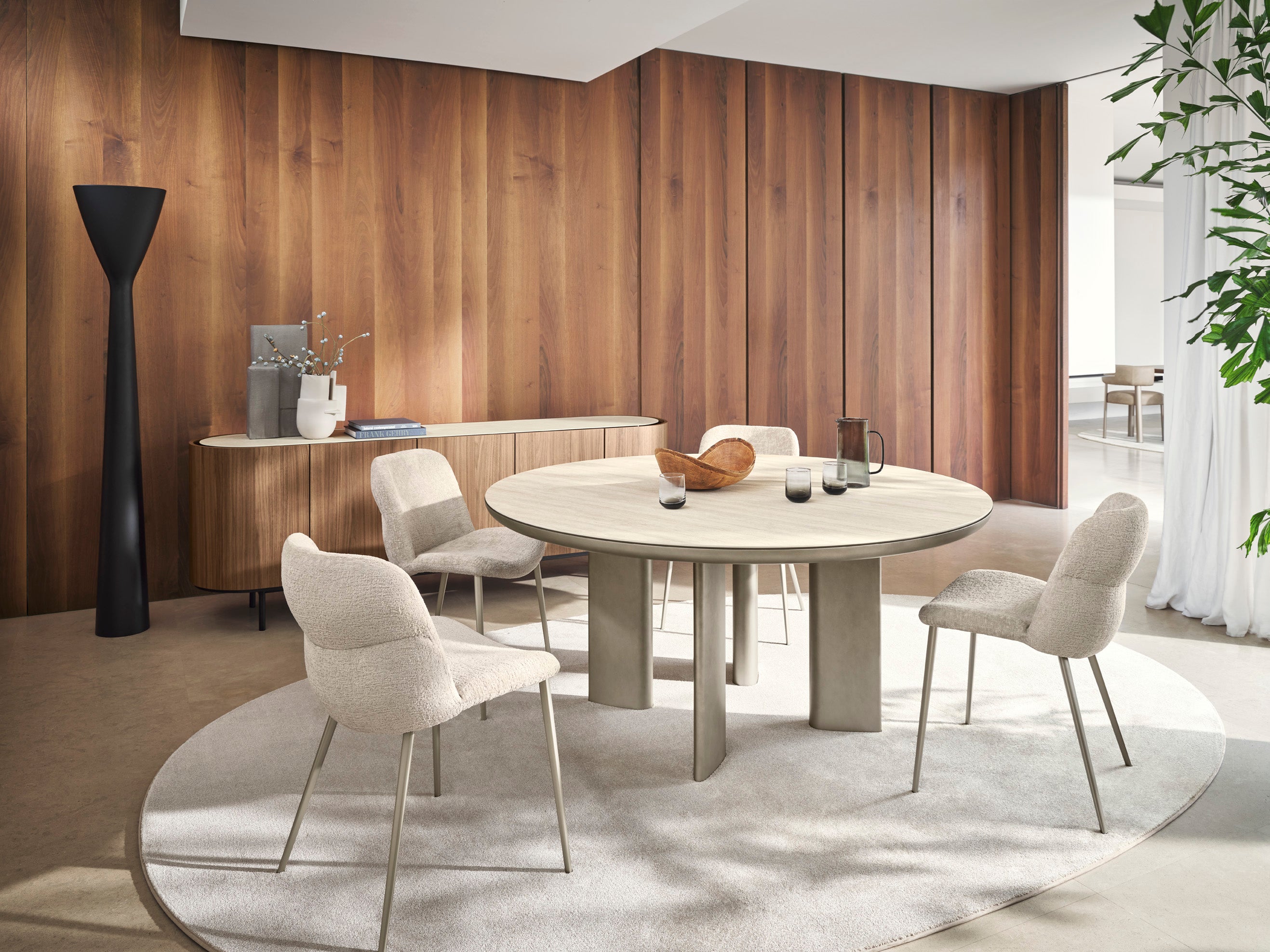 Gestoffeerde ONDA stoel met zwarte basis