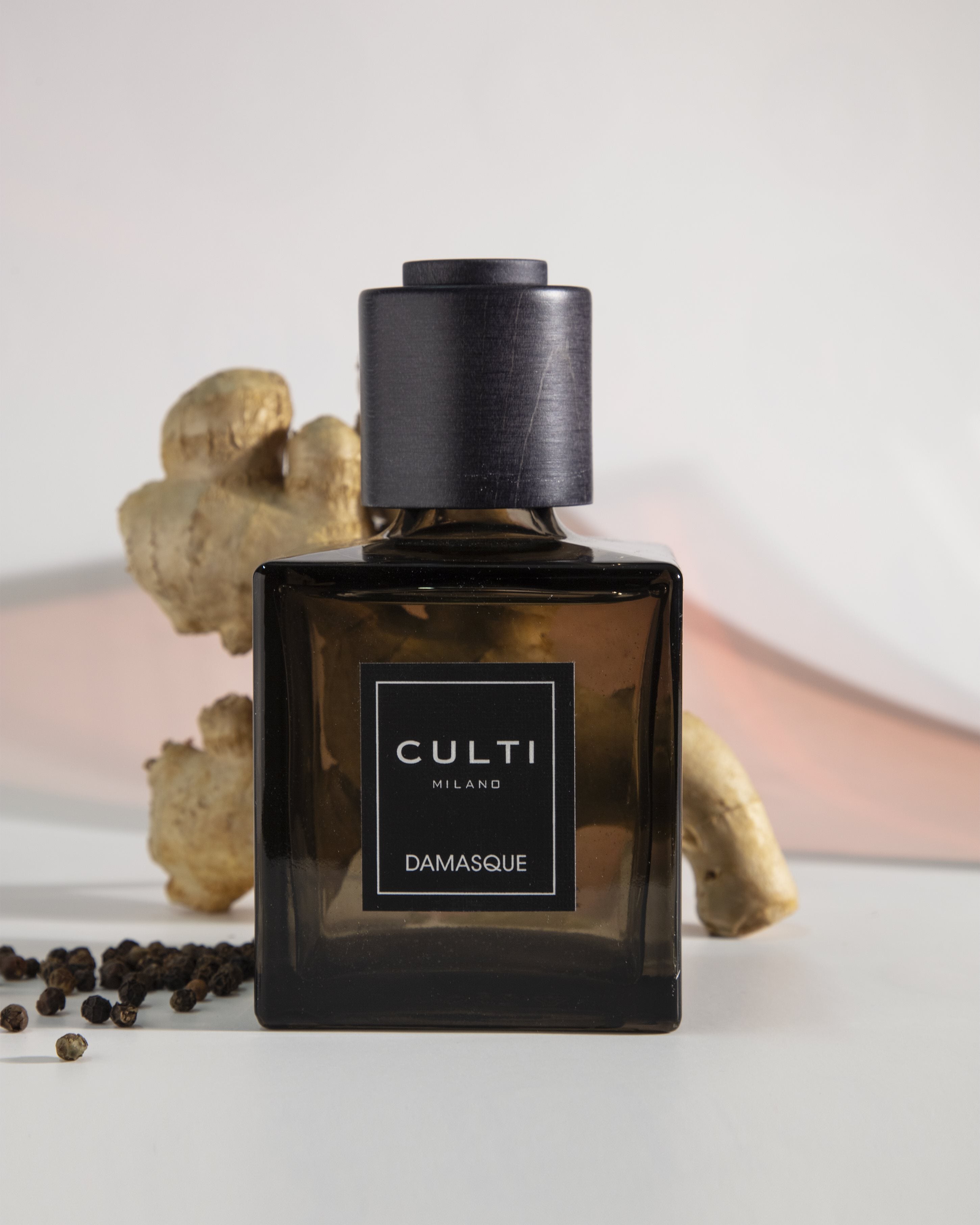 DECOR - DAMASQUE fragrance diffuser with notes of ginger, black pepper, cedar, patchouli, and opoponax [Amelia]