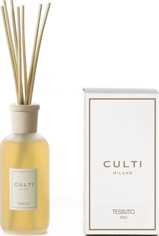Geuroldiffuser STILE - TESSUTO met tonen van zwarte bessenbladeren, katoenbloemen, jasmijn en witte muskus.