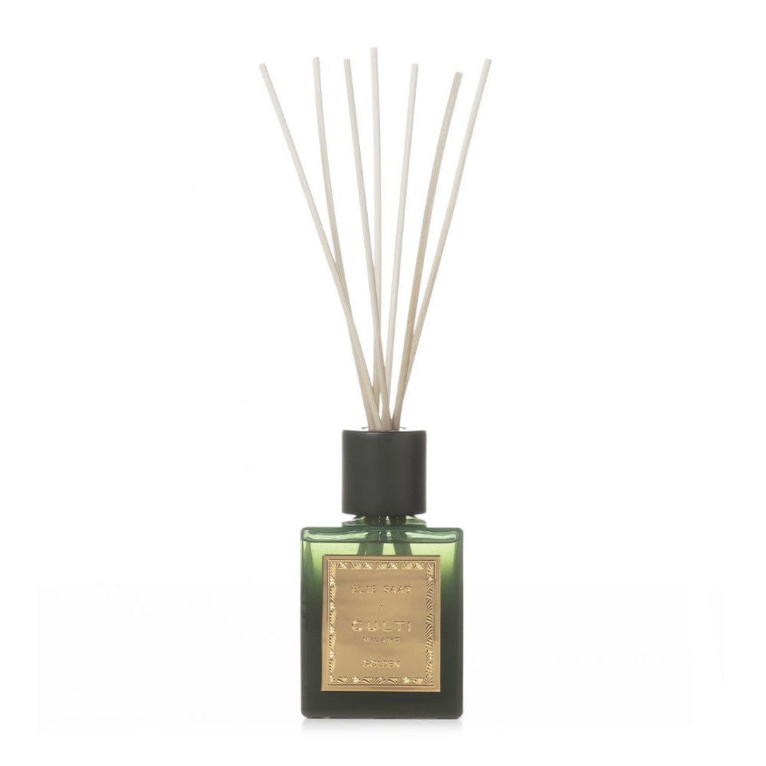 Gouden geur diffuser met tonen van bittere sinaasappel, mandarijn, gember, sinaasappelbloesem en cederhout.