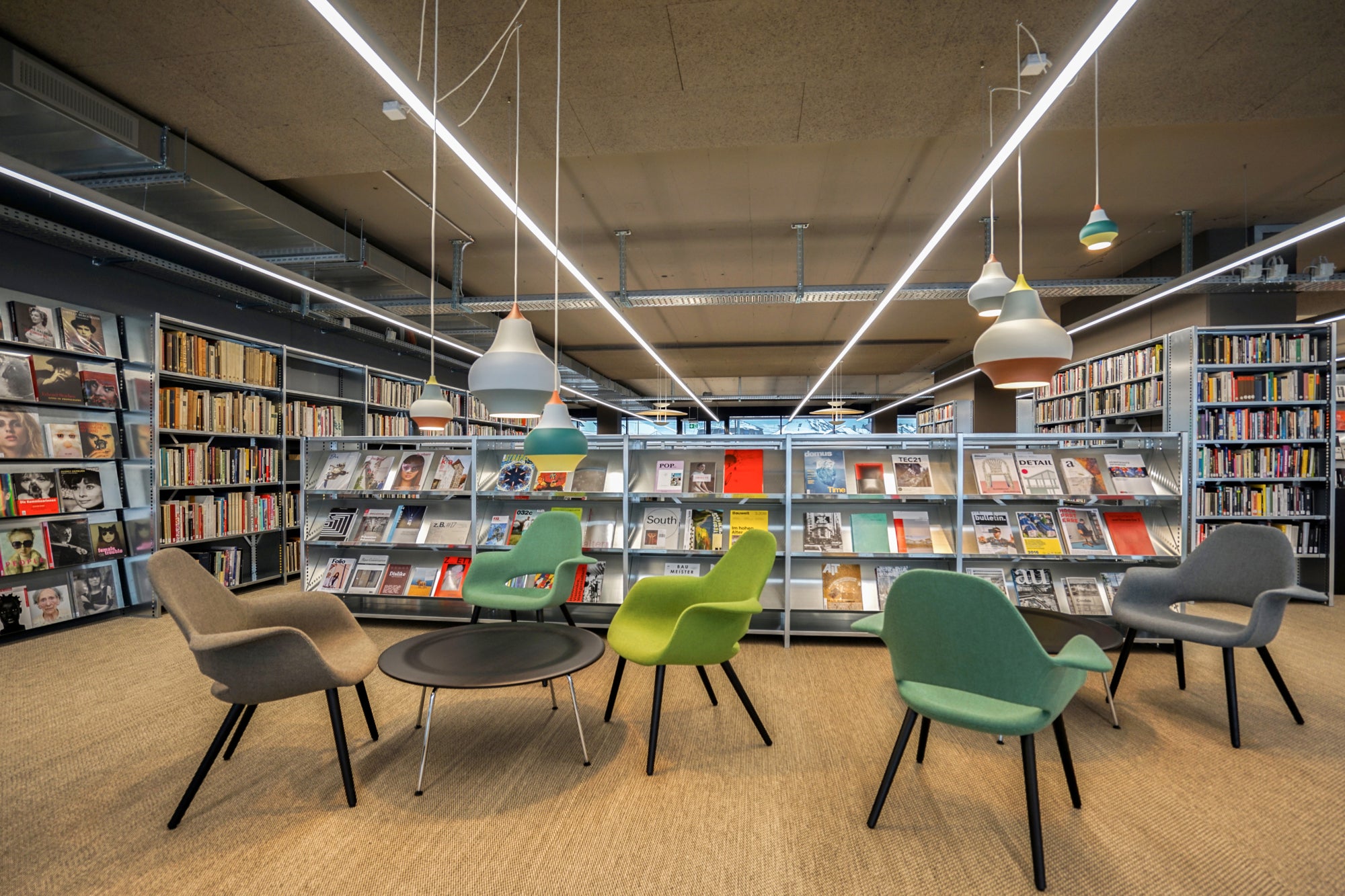 Hanglamp CIRQUE wit-blauw met koperen uiteinde