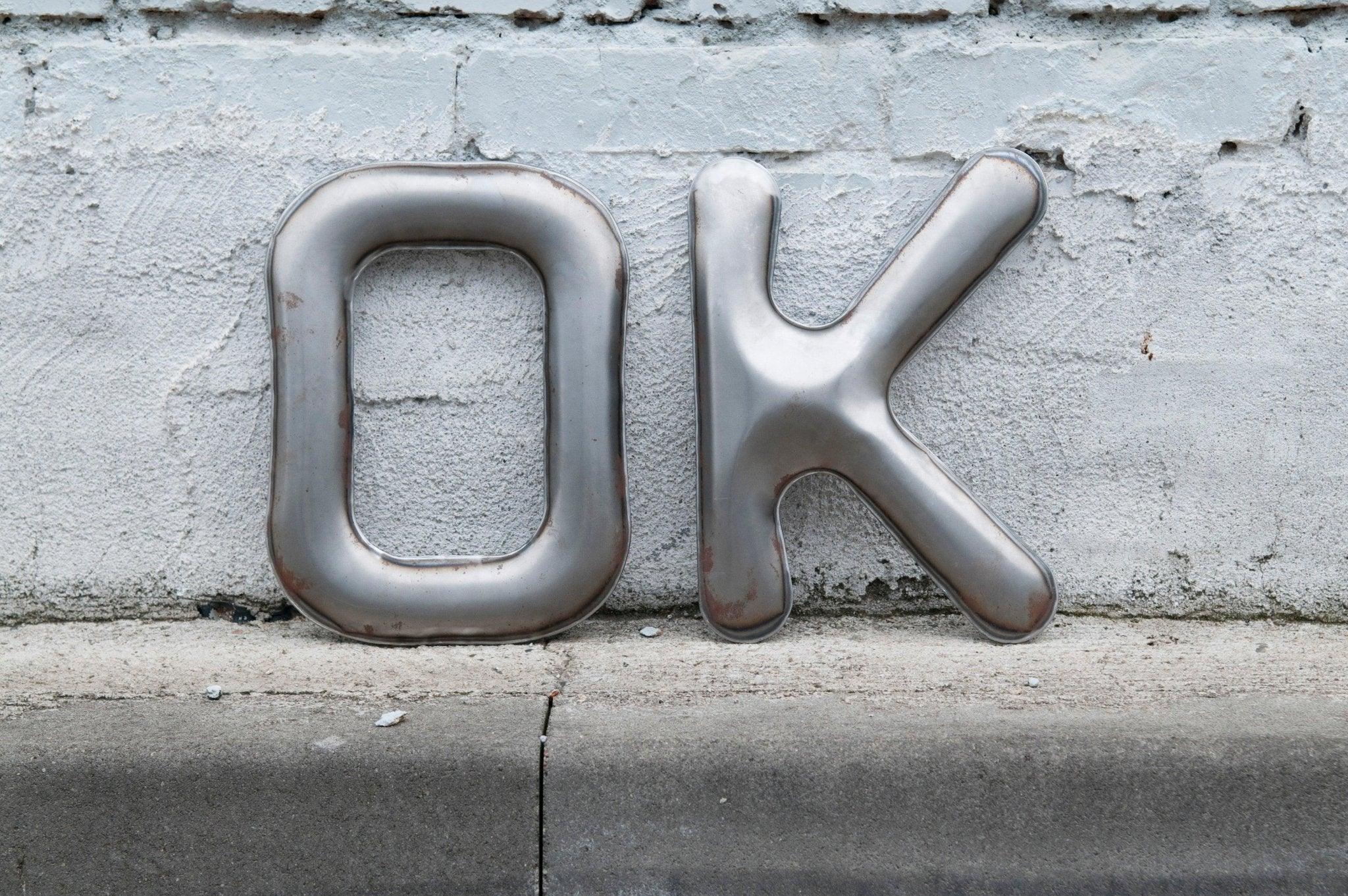 Dekoracja litera alfabetu FIDU surowa stal lakierowana Zieta Studio    Eye on Design