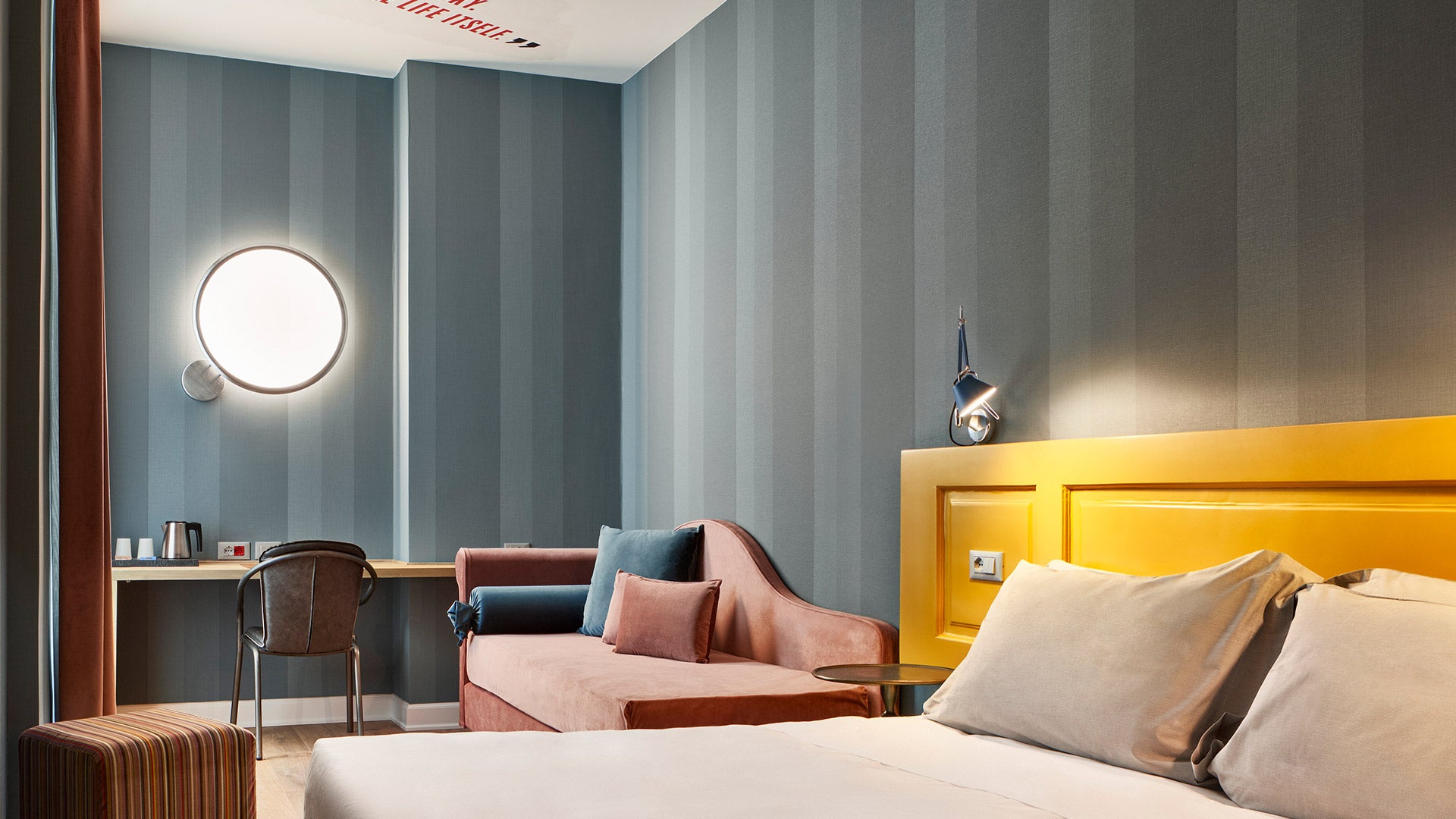 DISCOVERY Brown Wall Lamp