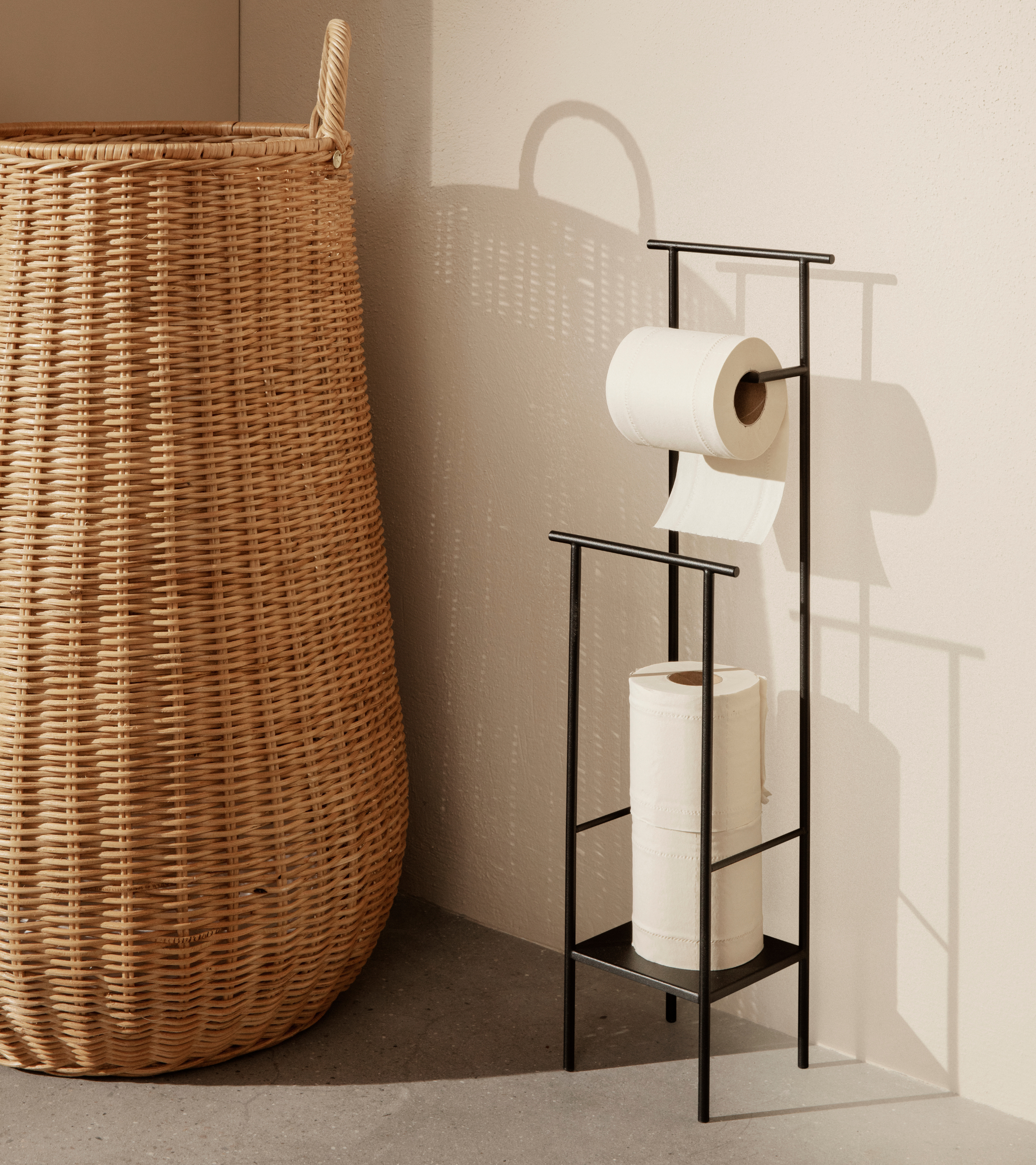 DORA black paper holder