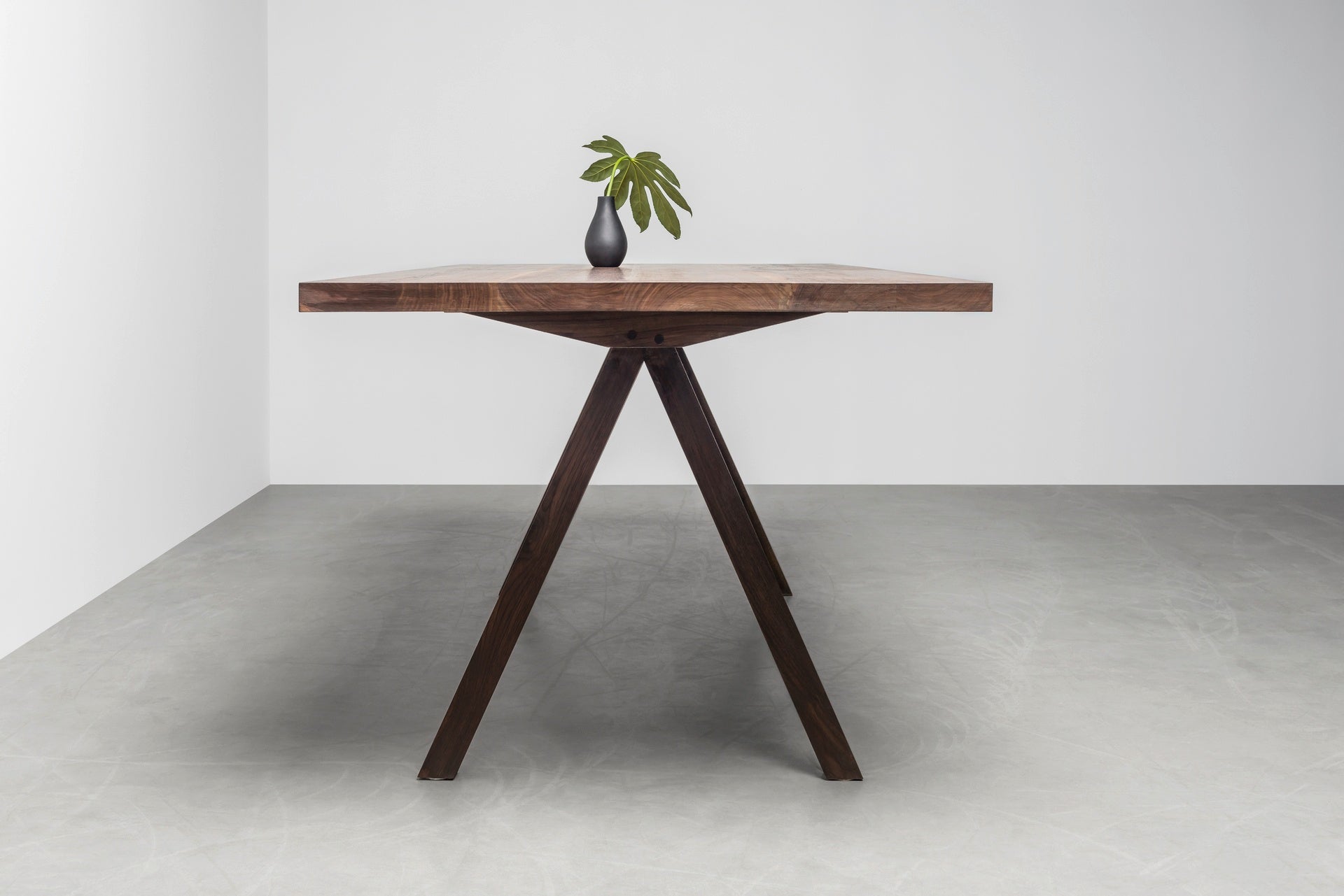 Tafel VICTORIA notenhout