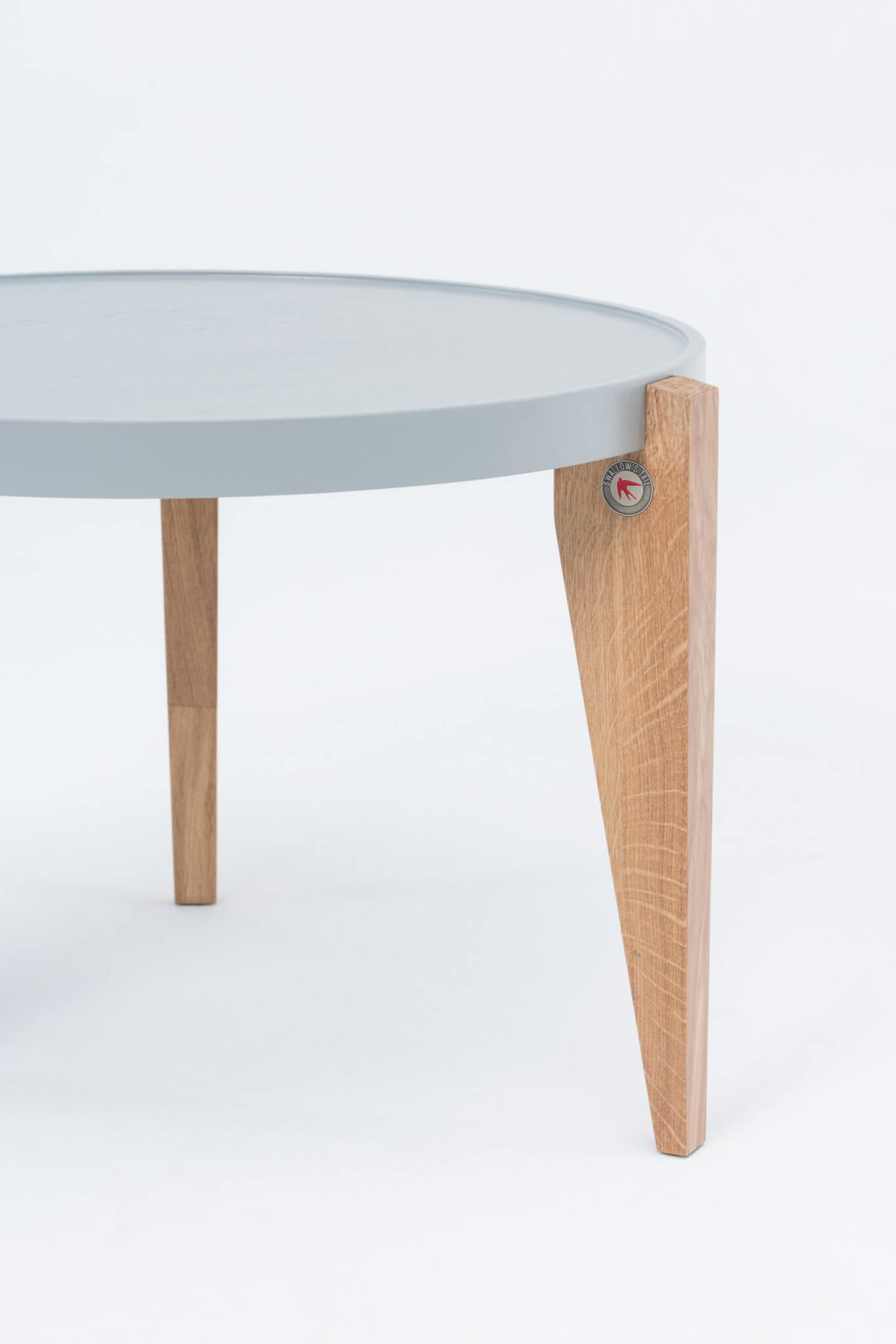 Stolik BONTRI szary blat z drewnianą podstawą